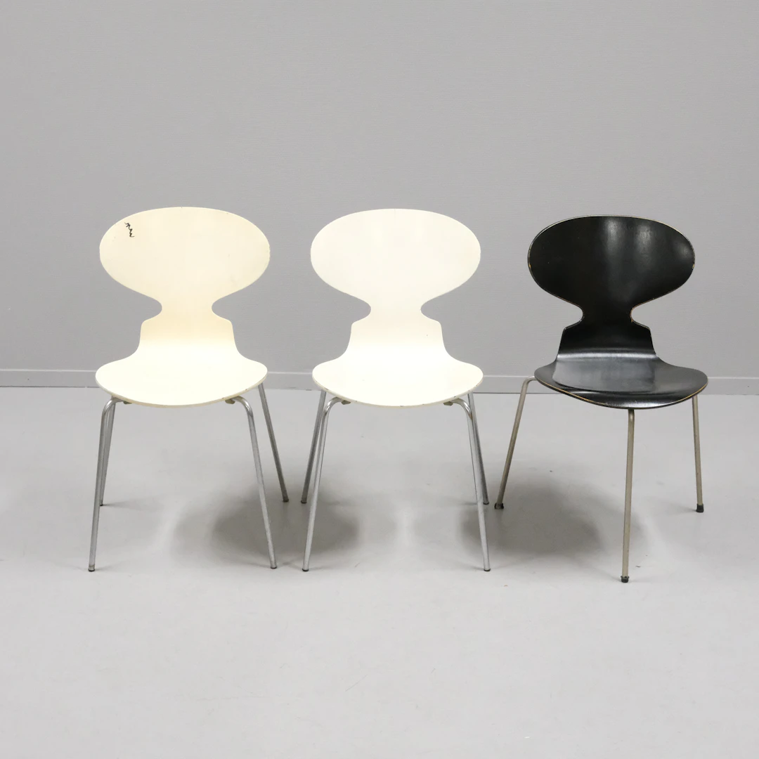 ARNE JACOBSEN. STOLAR, "MYRAN", TRE STYCKEN, FRITZ HANSEN.