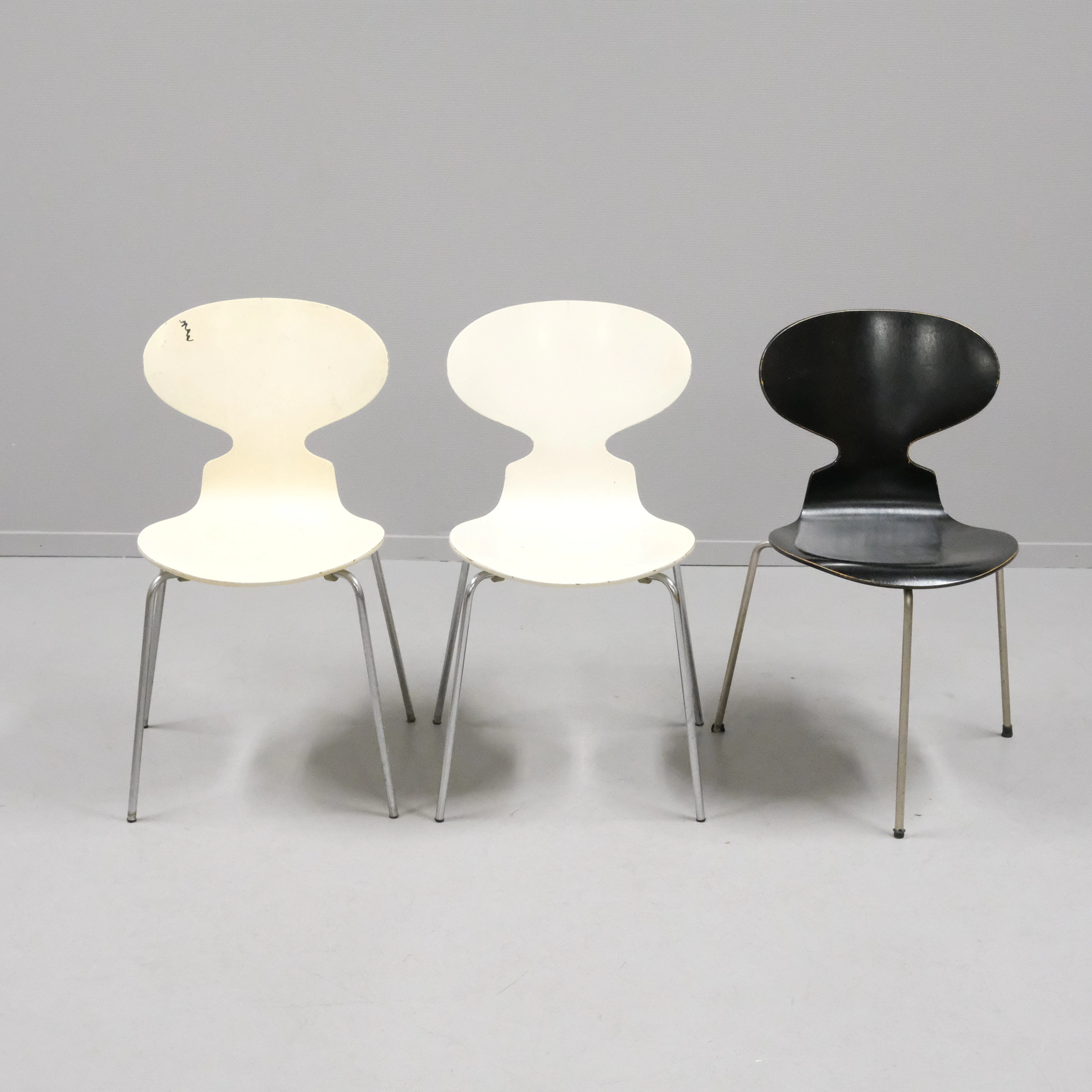 ARNE JACOBSEN. STOLAR, "MYRAN", TRE STYCKEN, FRITZ HANSEN.