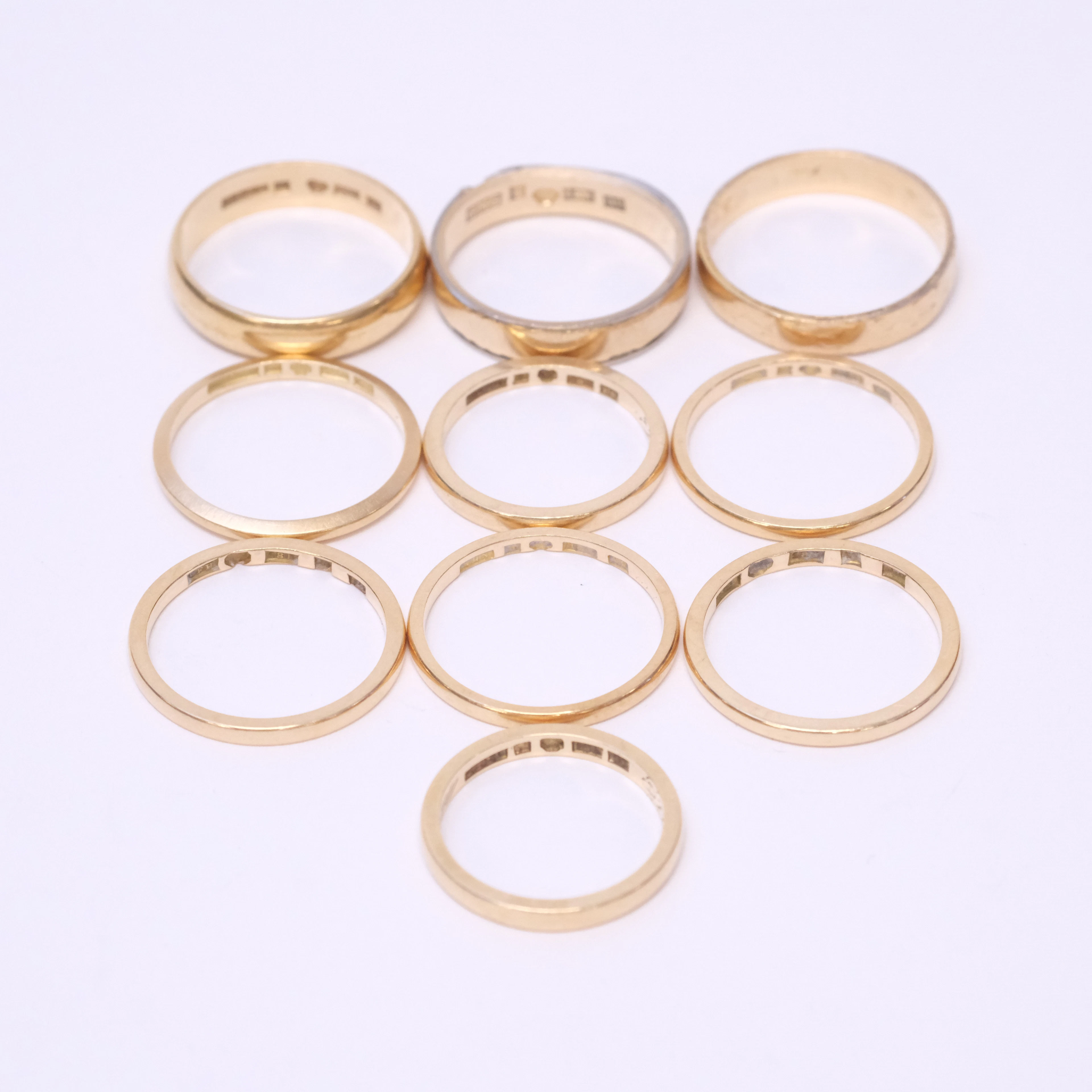 RINGAR, 18K GULD, TIO STYCKEN.