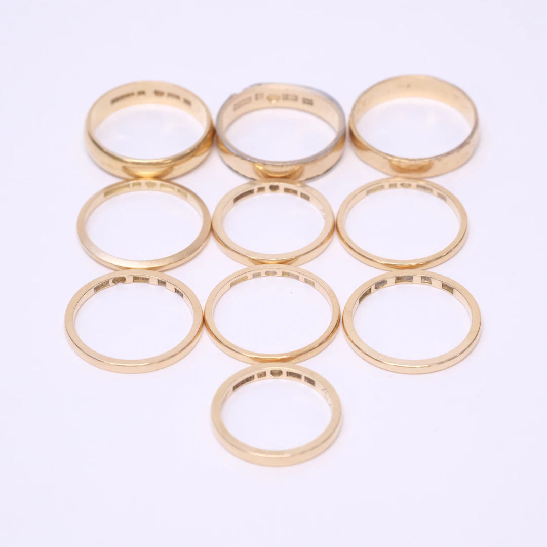 RINGAR, 18K GULD, TIO STYCKEN.