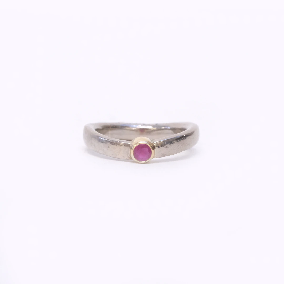 RING MED RUBIN, 18K GULD.