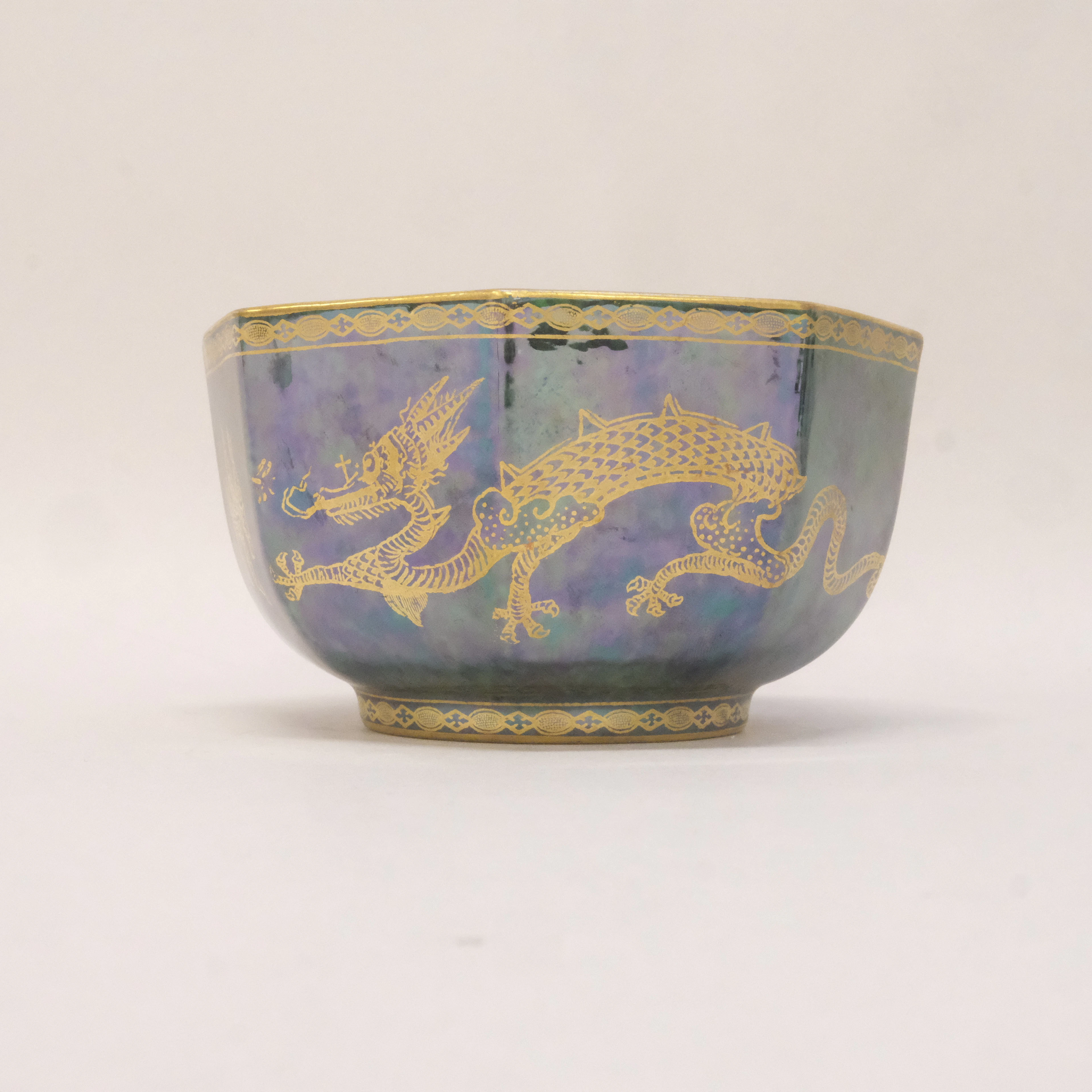 DAISY MAKEIG-JONES. SKÅL, DRAGON LUSTRE, WEDGWOOD.