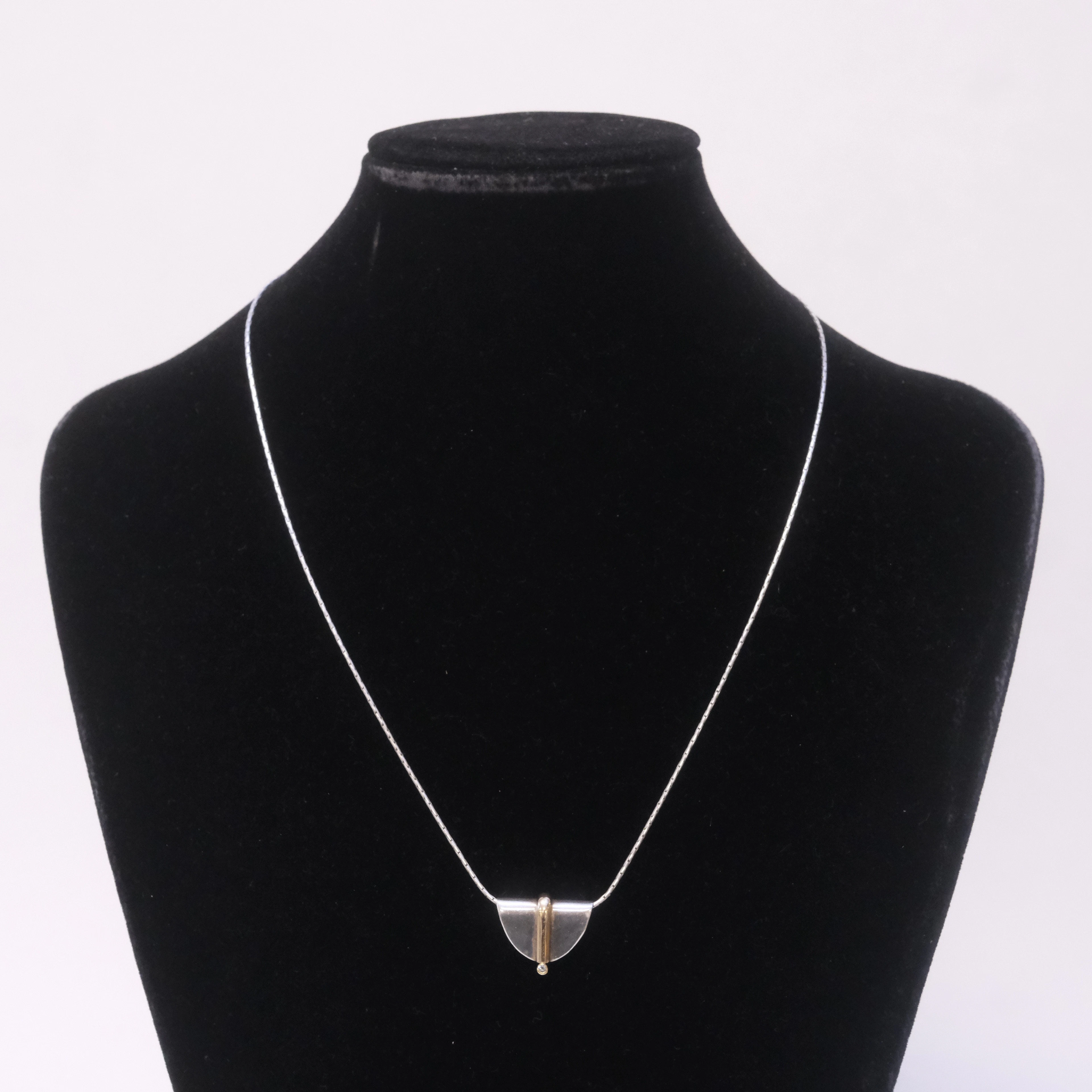 HÄNGE MED DIAMANT I SILVER SAMT KEDJA, SILVER.