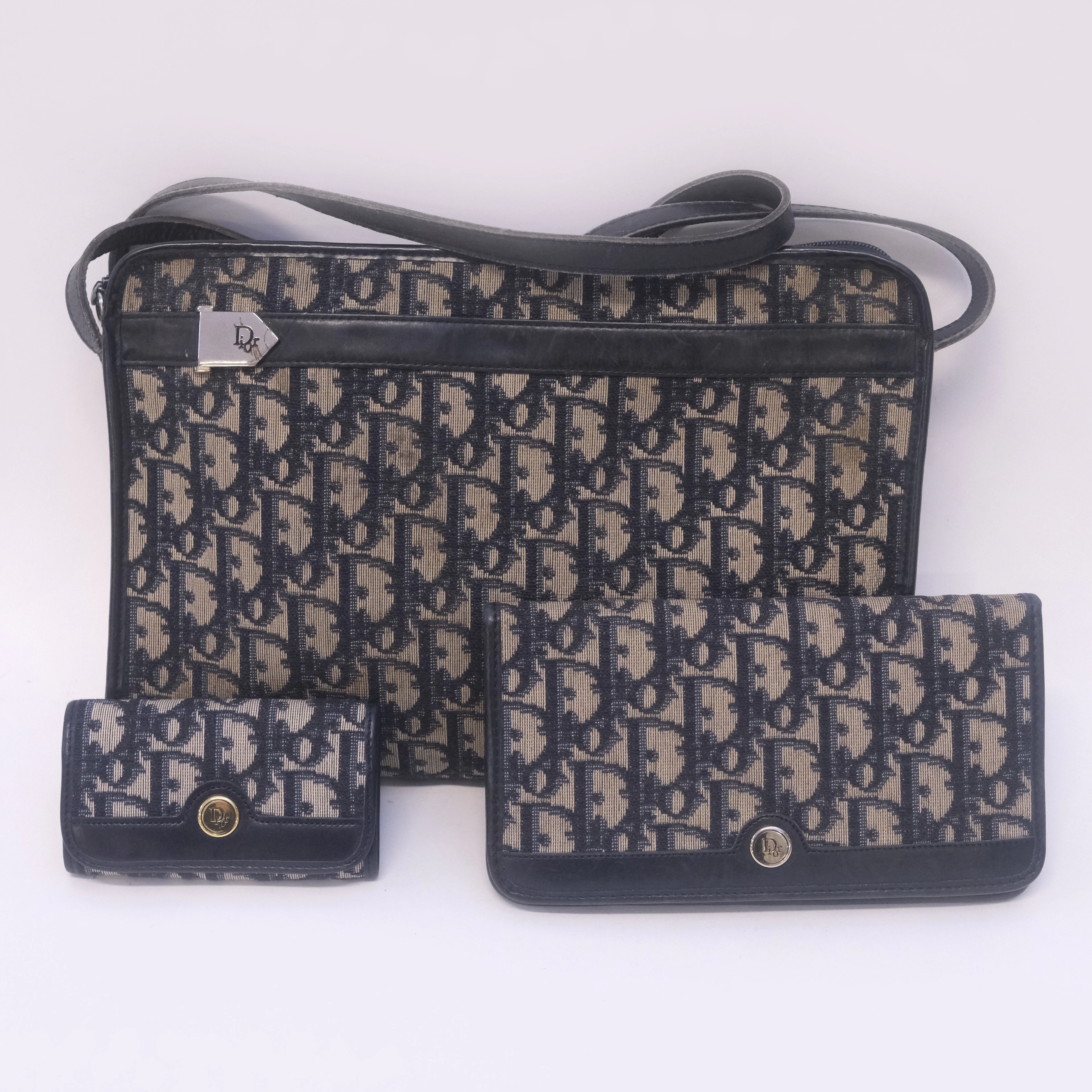 CHRISTIAN DIOR. VÄSKA, PLÅNBOK SAMT NYCKELFODRAL.