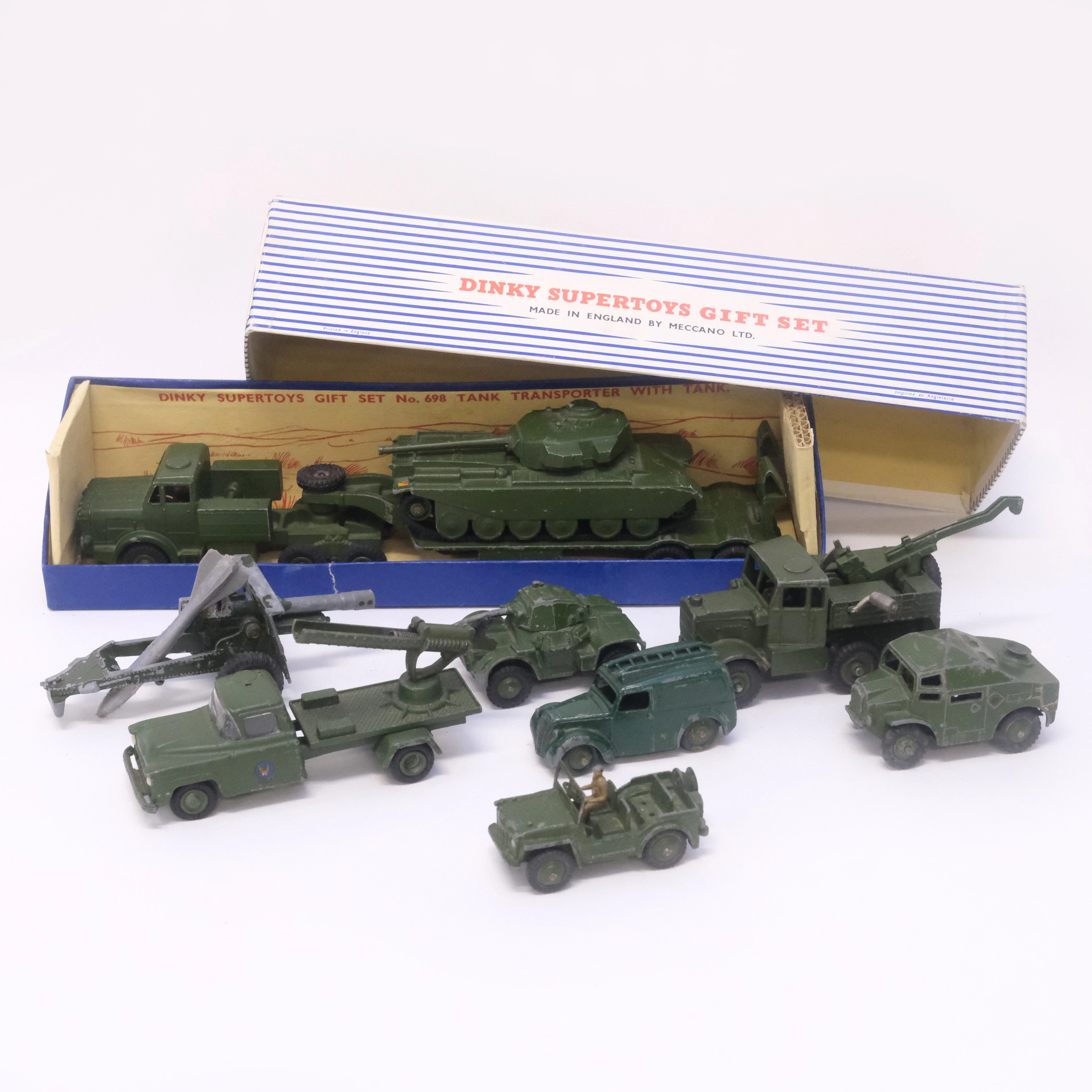 MODELLBILAR, DINKY TOYS, MILITÄR, 8 DELAR.