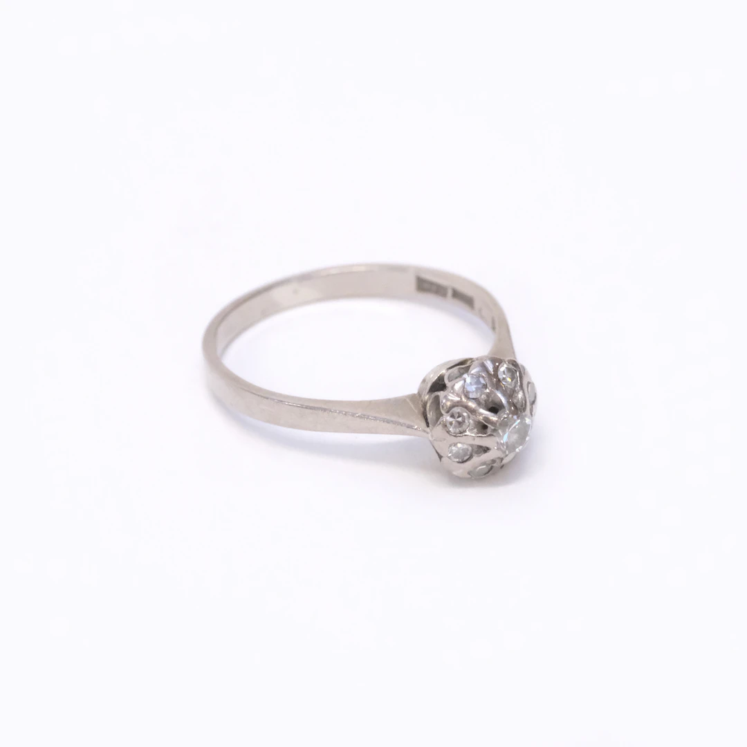 CARMOSÉRING MED DIAMANTER, 18K VITGULD.