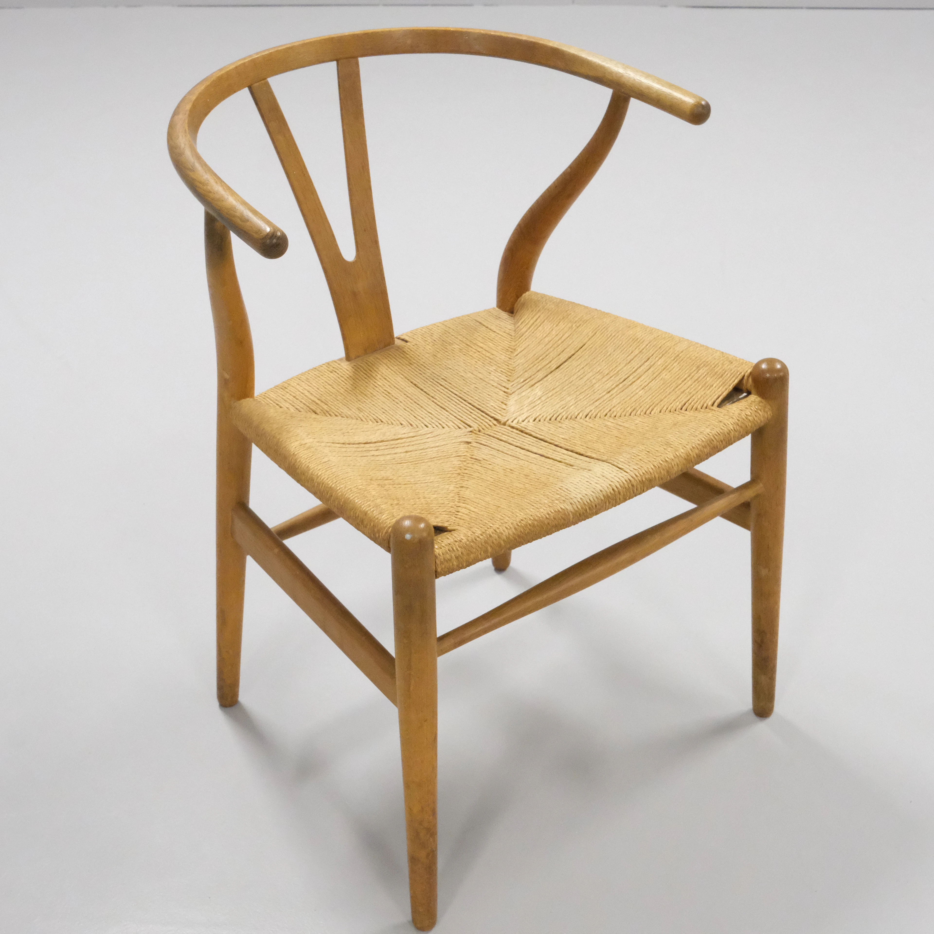 HANS J WEGNER. KARMSTOL, "CH24", Y-STOL, FÖR CARL HANSEN & SON, ODENSE