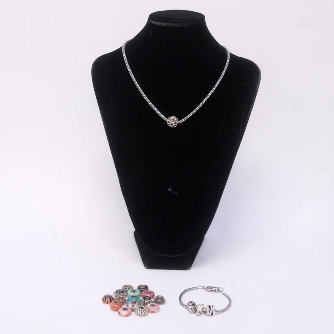 TROLLBEADS, COLLIER, ARMBAND SAMT BERLOCKER, SILVER.