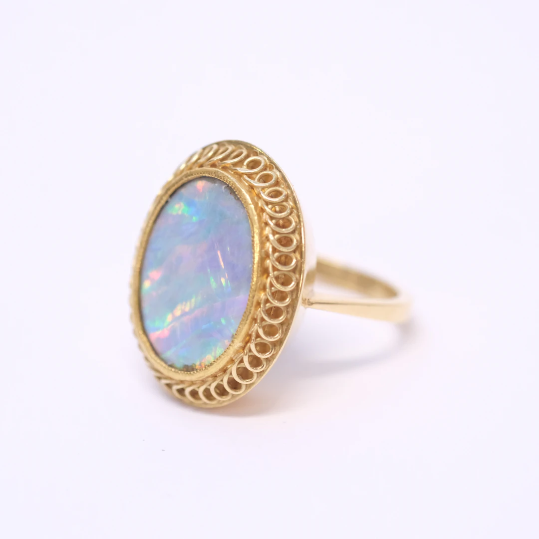 RING MED OPAL, 18K GULD.