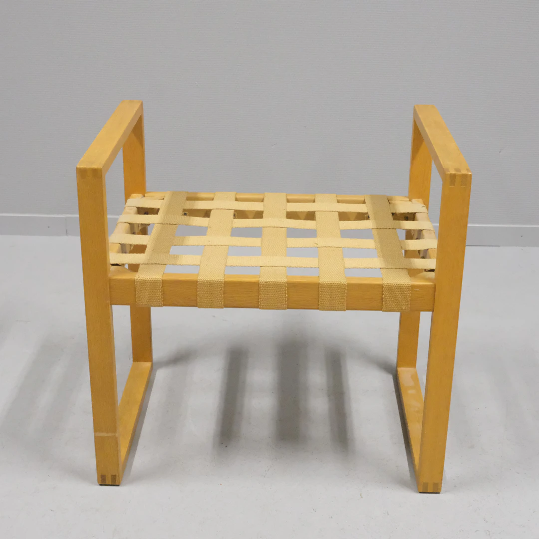 ÅKE FRIBYTER. TABURETT, EK MED SADELGJORD, NYBROFABRIKEN, 1960-TAL.