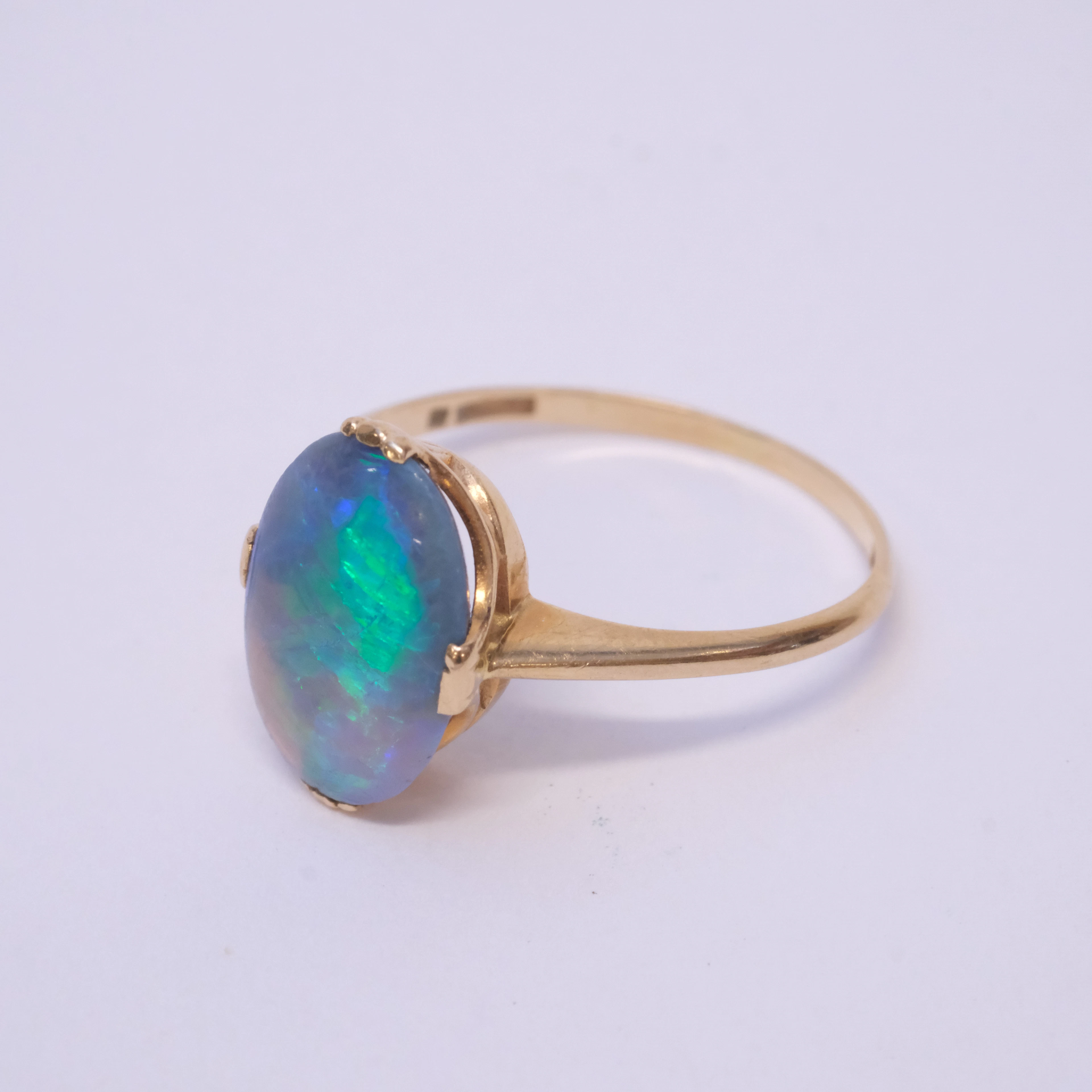 RING MED OPAL, 18K GULD.