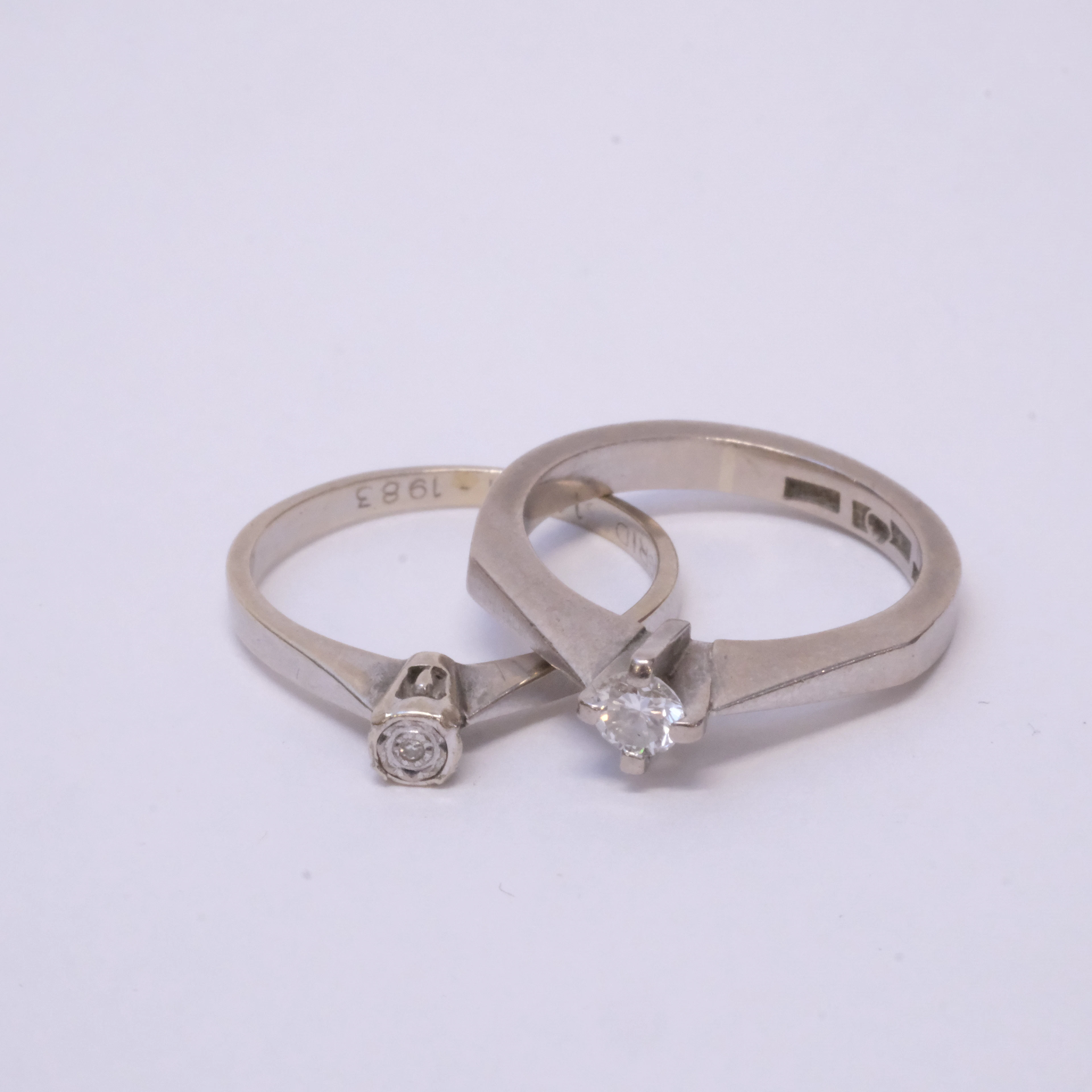 TVÅ RINGAR MED DIAMANTER, 18K VITGULD.