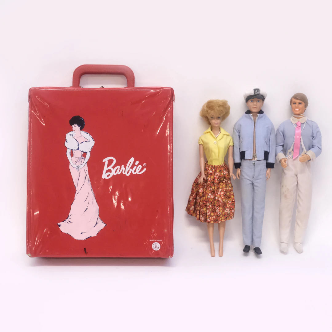 BARBIE, KEN X 2 SAMT KLÄDER.