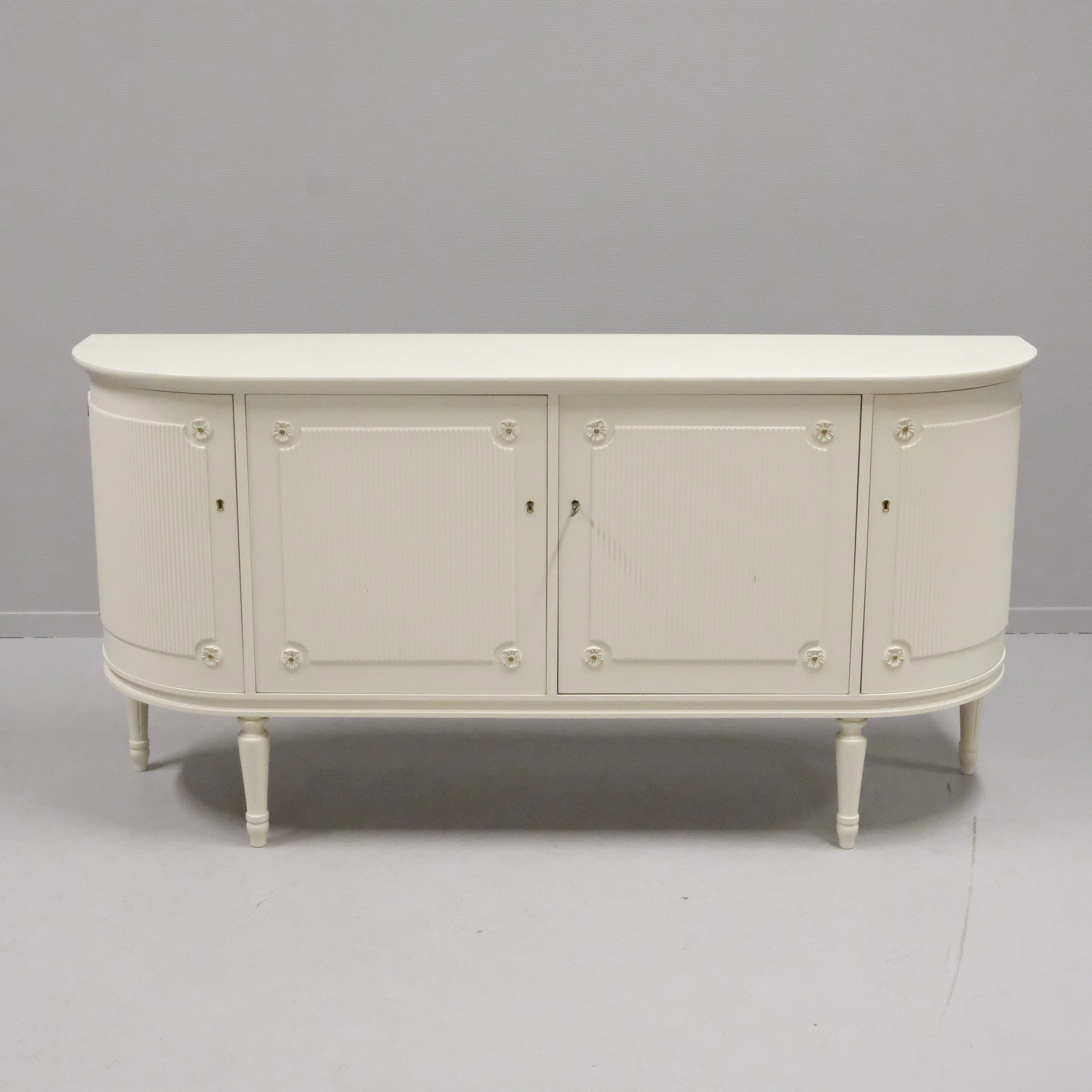 SIDEBOARD, GUSTAVIANSK STIL.