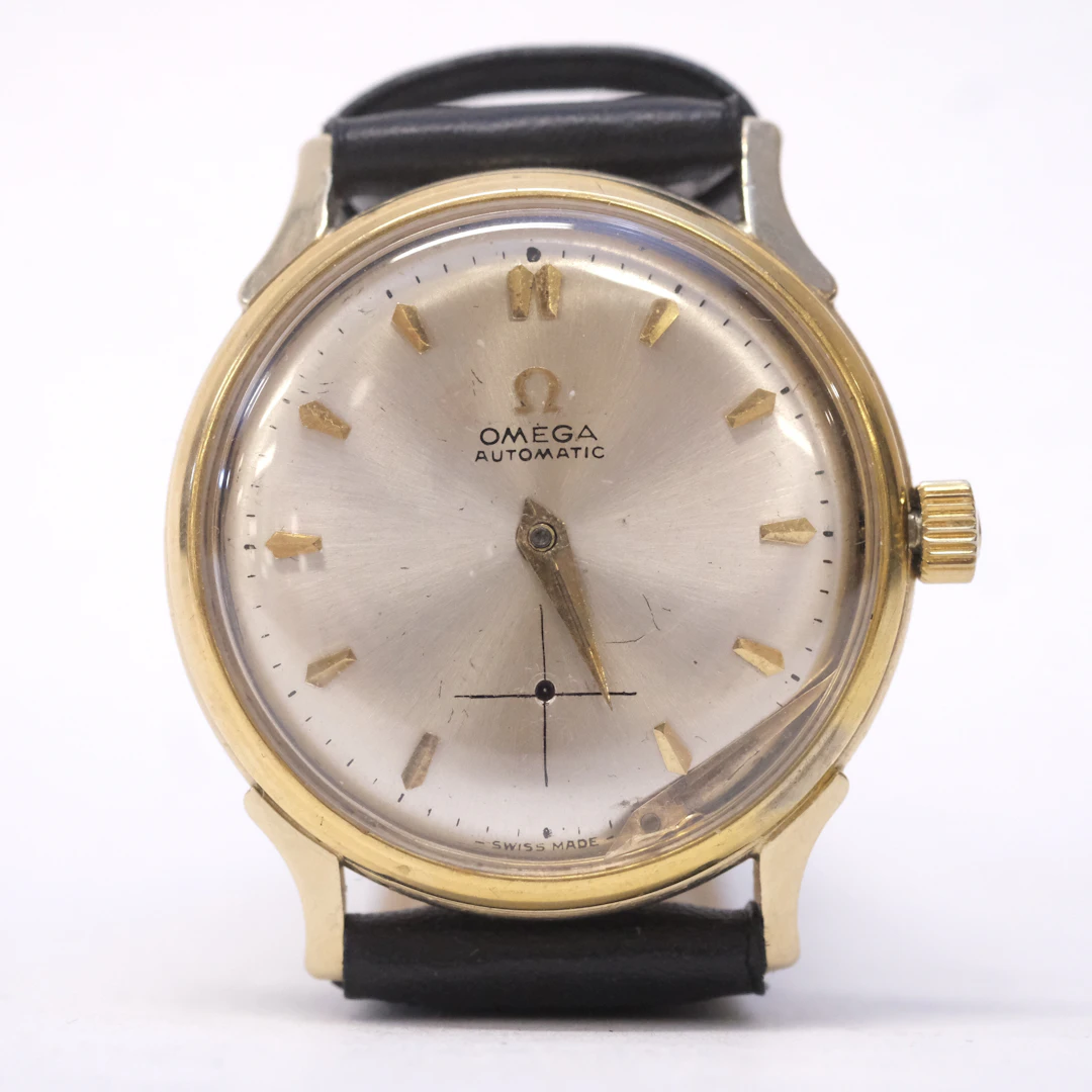 OMEGA. ARMBANDSUR. GULDDOUBLE. BUMPER-AUTOMATIC. ÅR 1951.