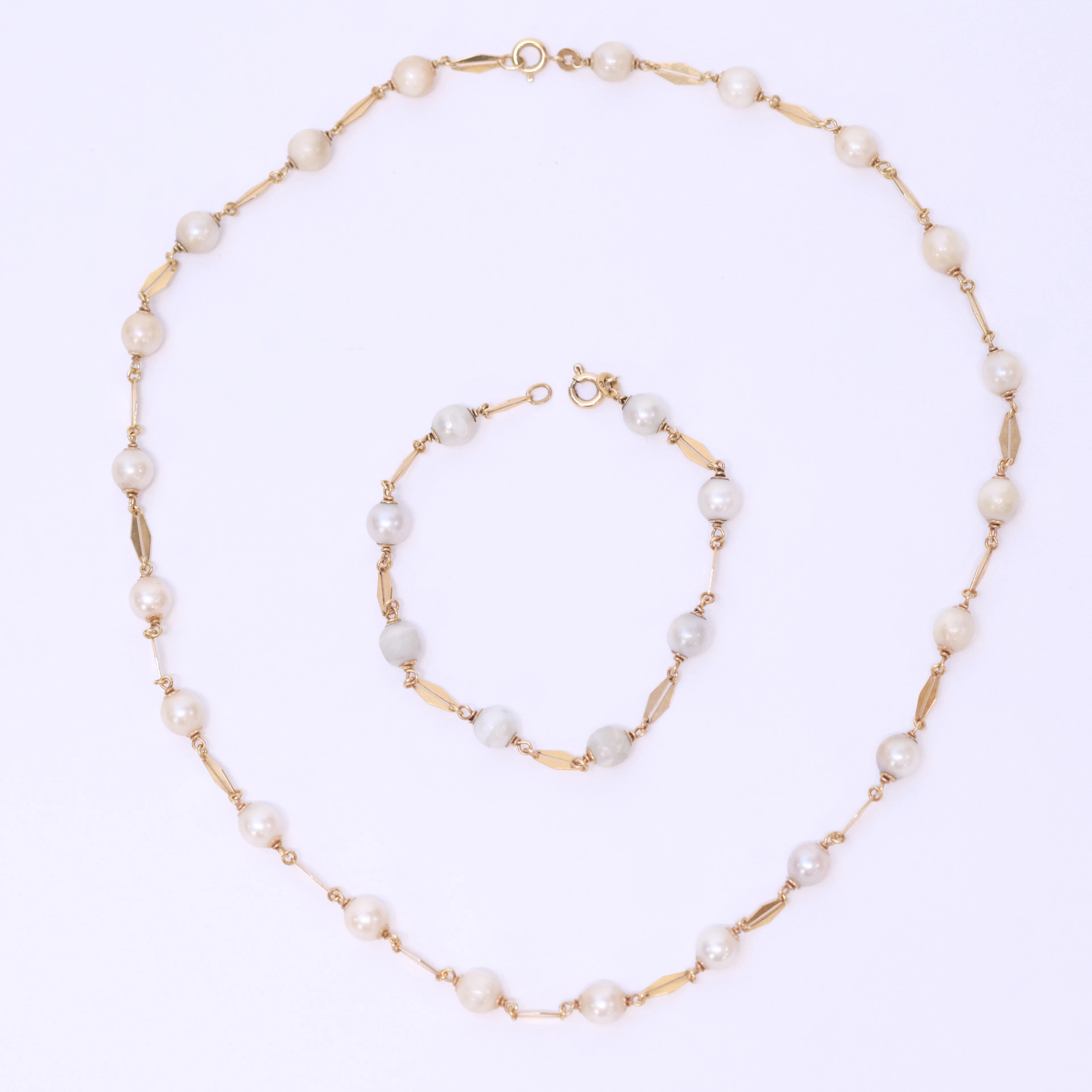 ARMBAND SAMT COLLIER, 18K GULD MED PÄRLOR.