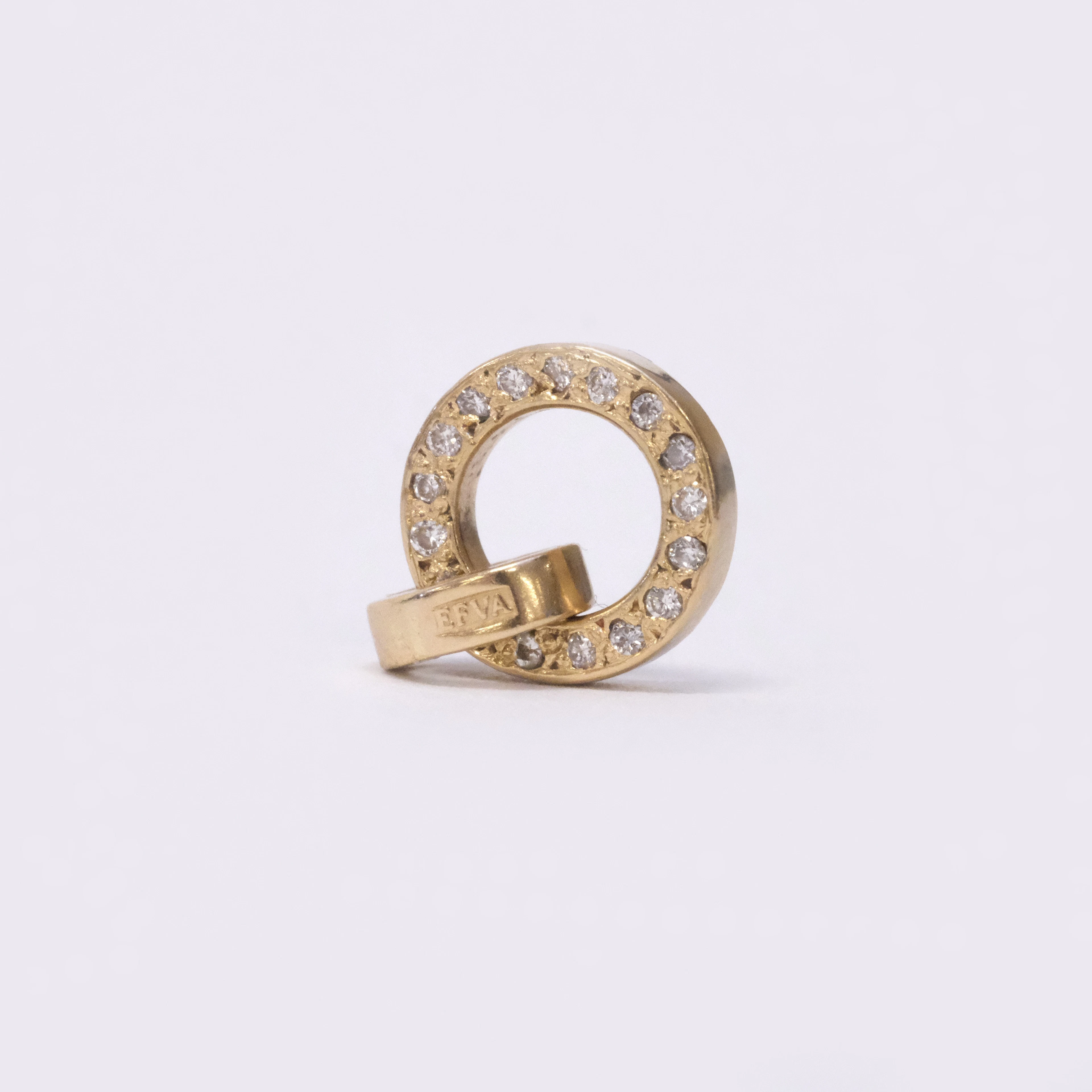 EFVA ATTLING. HÄNGE, 18K GULD MED DIAMANTER, "RING AROUND AND STARS".