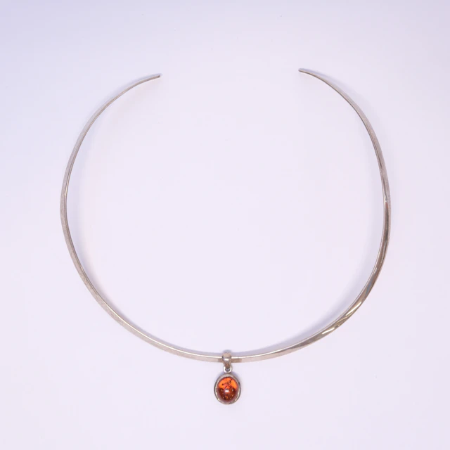 HALSRING MED HÄNGE, SILVER.