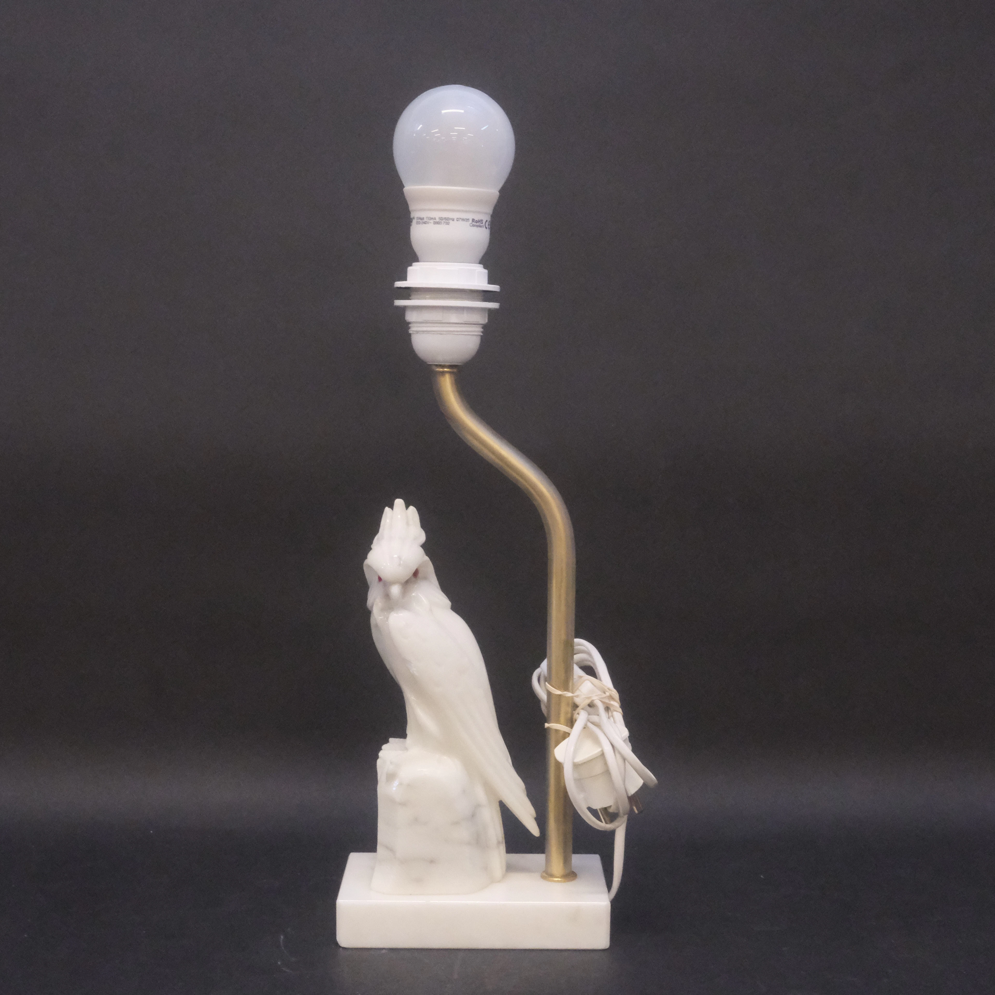 BORDSLAMPA, DEKOR AV PAPEGOJA, ALABASTER.