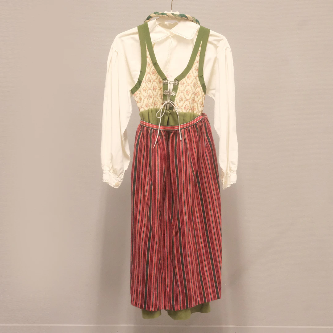 FOLKDRÄKT TILL BARN.