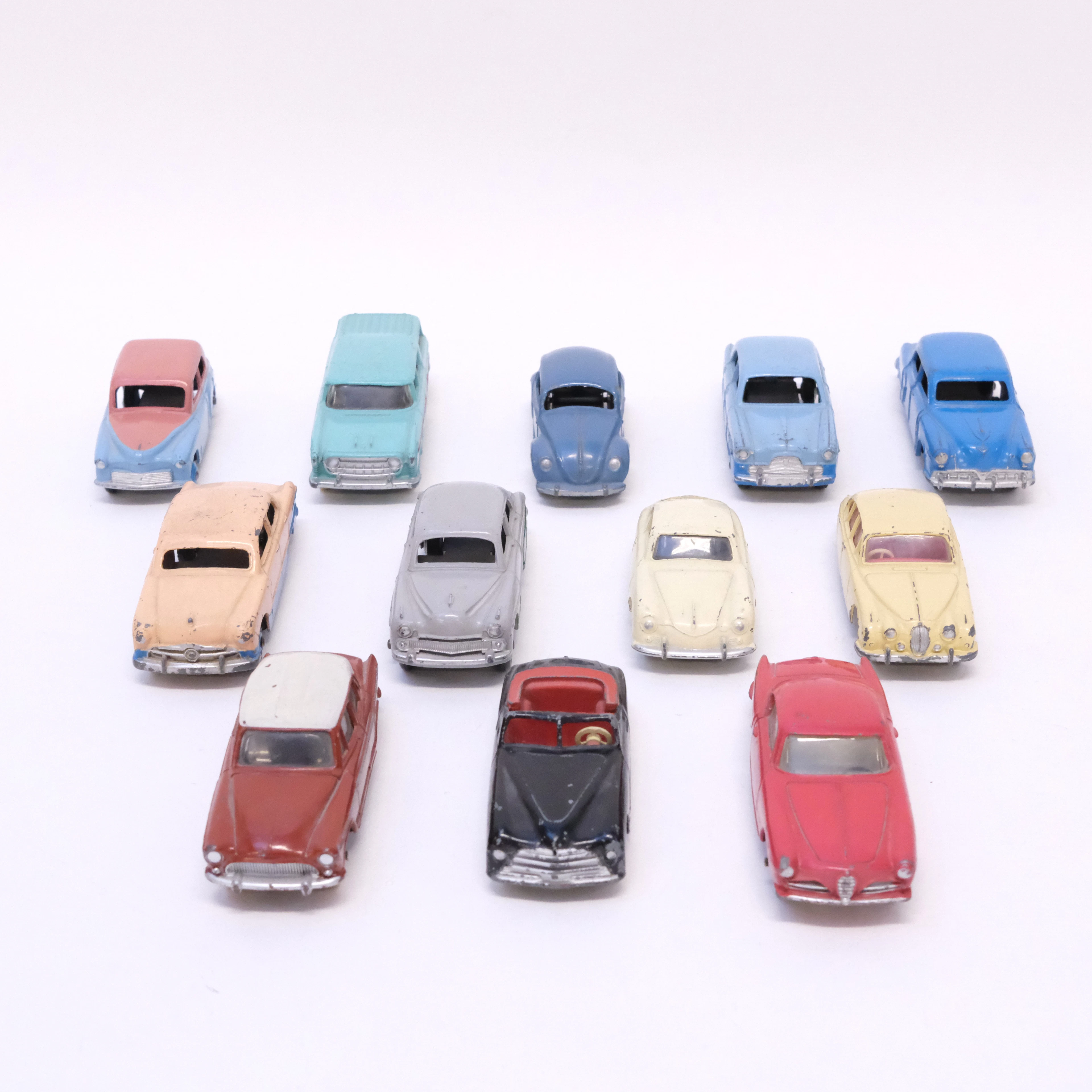 DINKY TOYS. MODELLBILAR, TOLV DELAR. SKALA 1:43. MECCANO LTD, MESTADELS