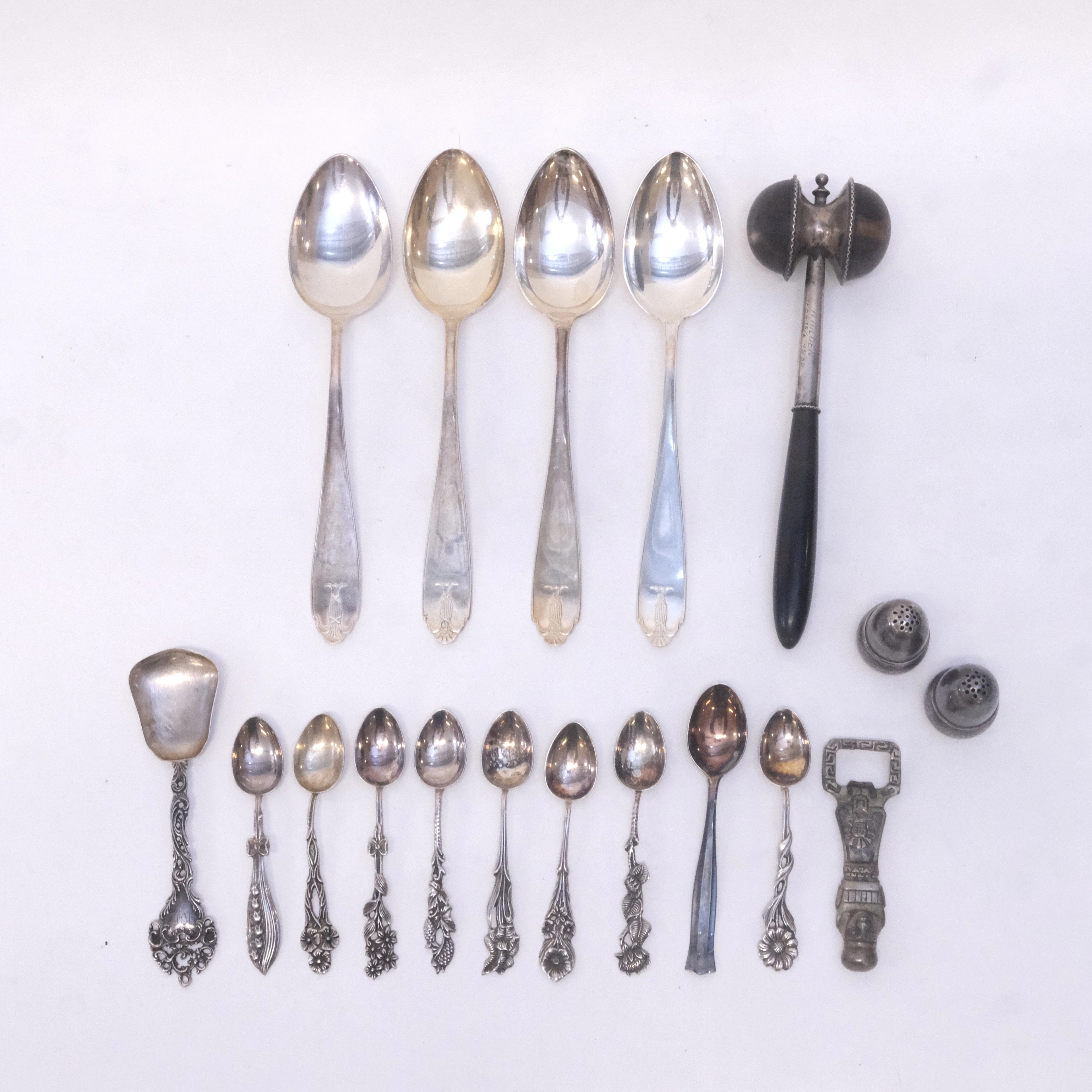 SAMLING SILVERFÖREMÅL. BL.A. SKEDAR, KAPSYLÖPPNARE M.M.
