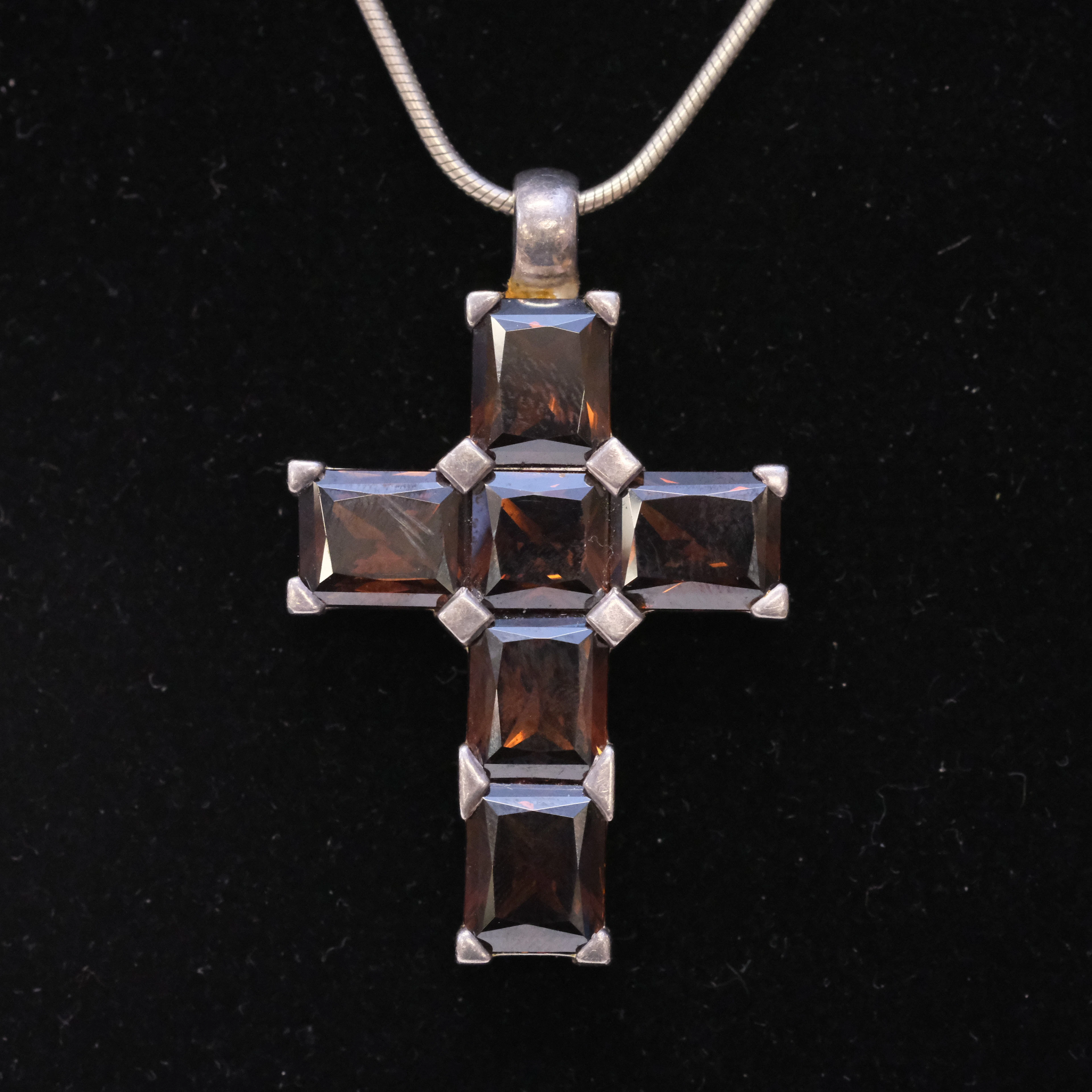 KORSFORMAT HÄNGE MED HALSKEDJA, THOMAS SABO.