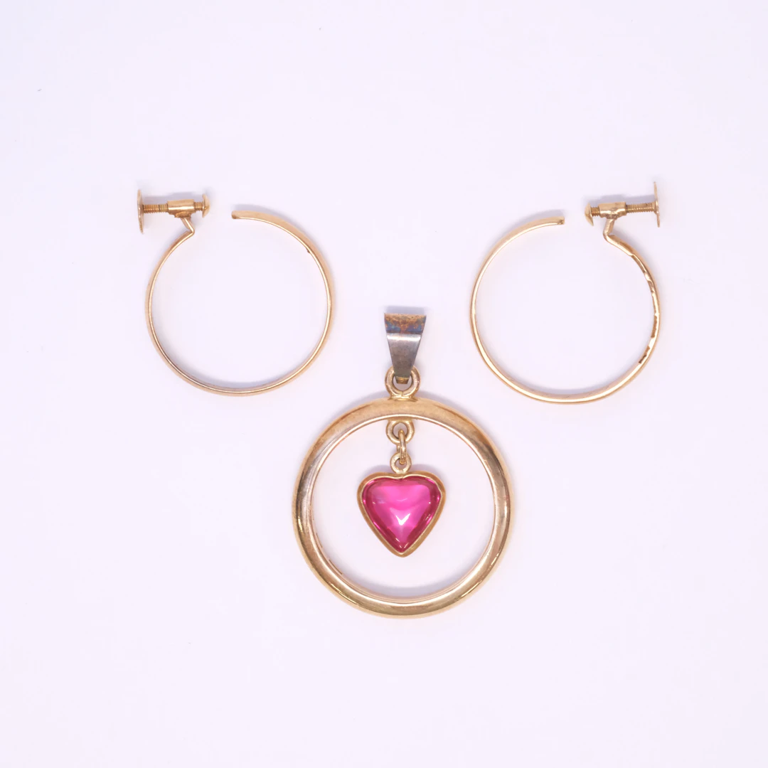ÖRHÄNGEN SAMT RING, 18K GULD.