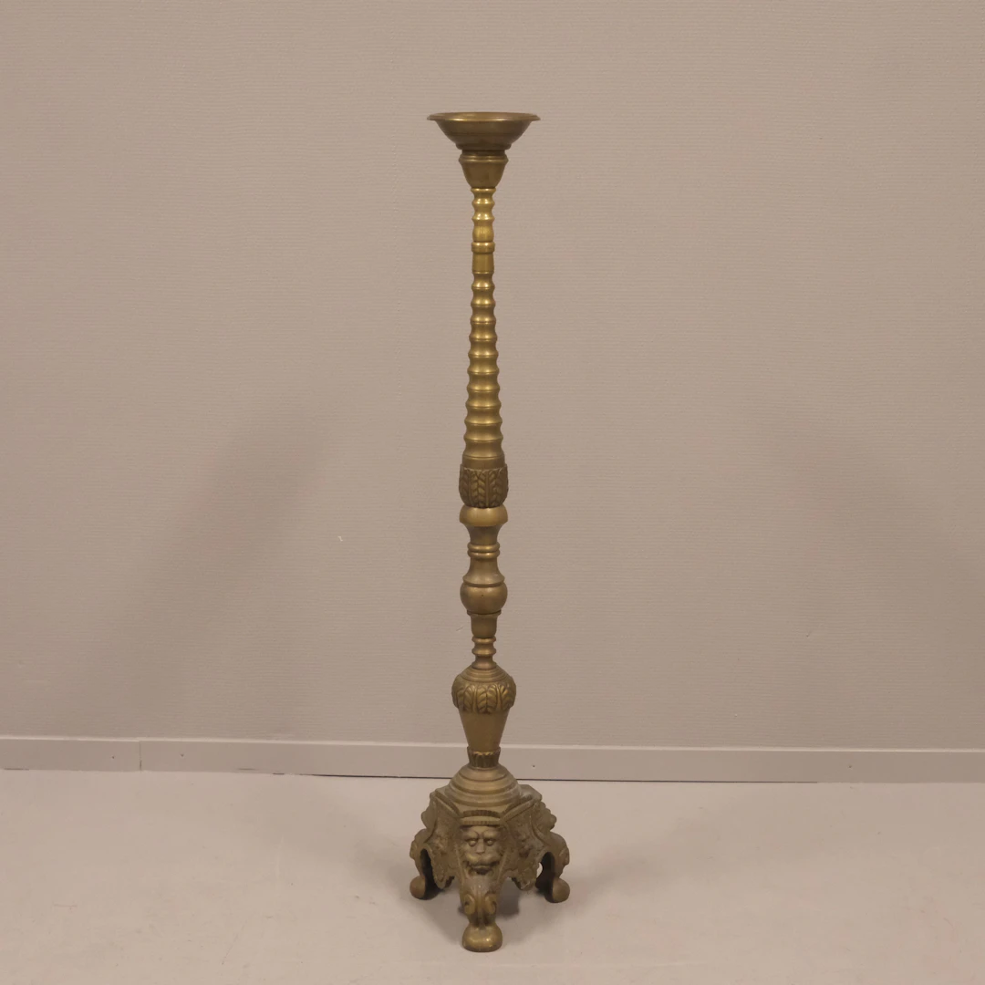 GOLVKANDELABER. MALM. BAROCKSTIL. 1900-TAL.