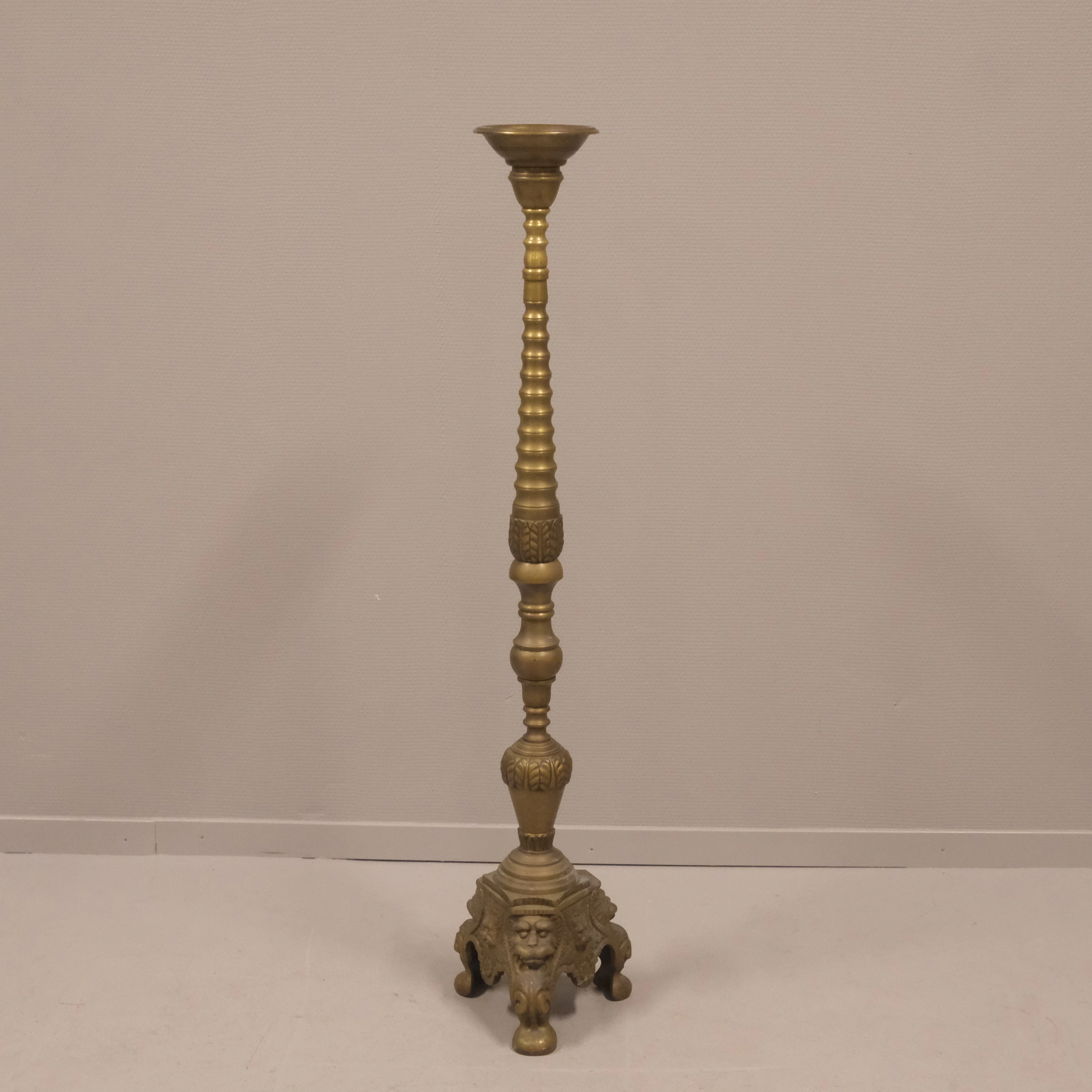 GOLVKANDELABER. MALM. BAROCKSTIL. 1900-TAL.