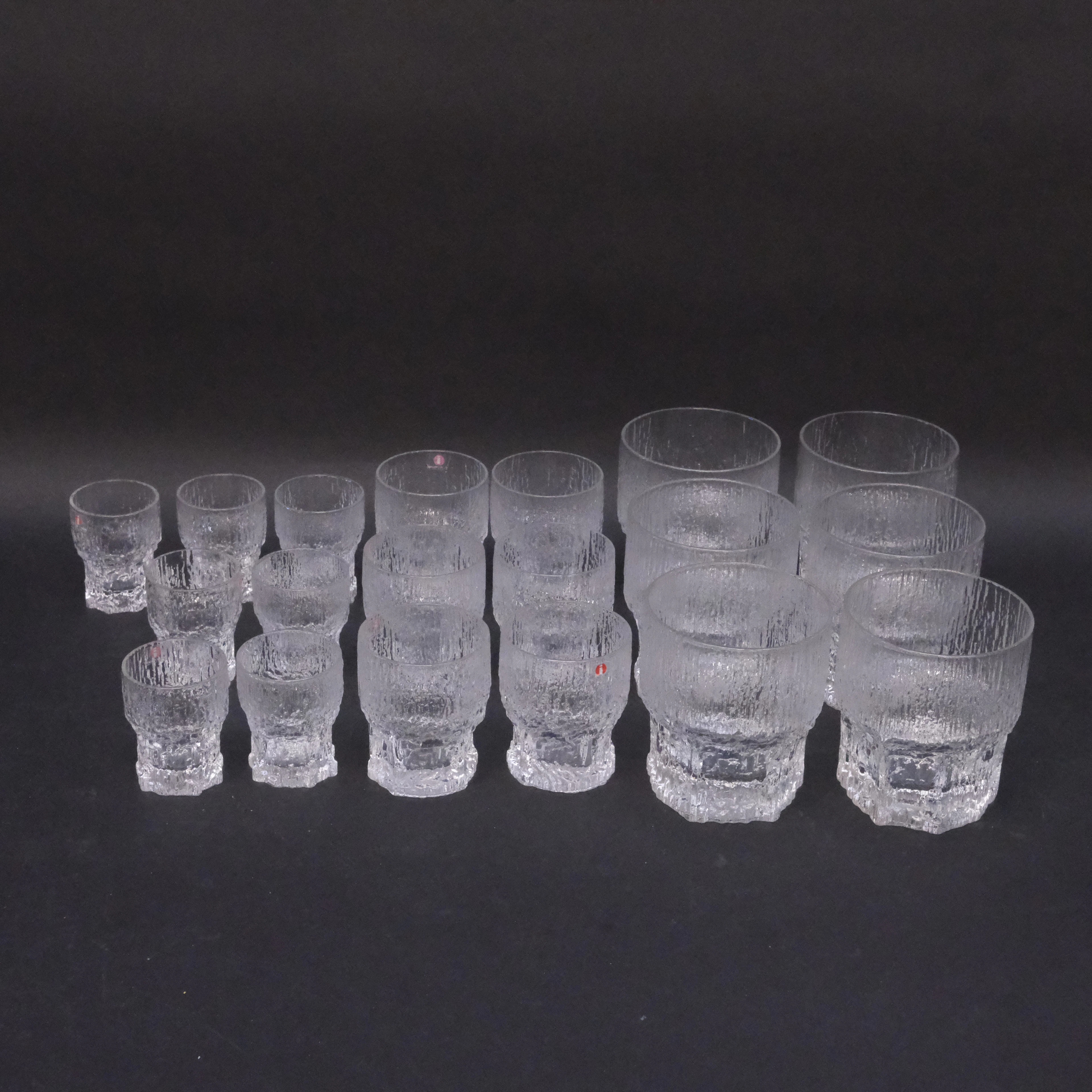 TAPIO WIRKKALA. IITTALA. GLASSERVIS, "ASLAK". 19 DELAR.