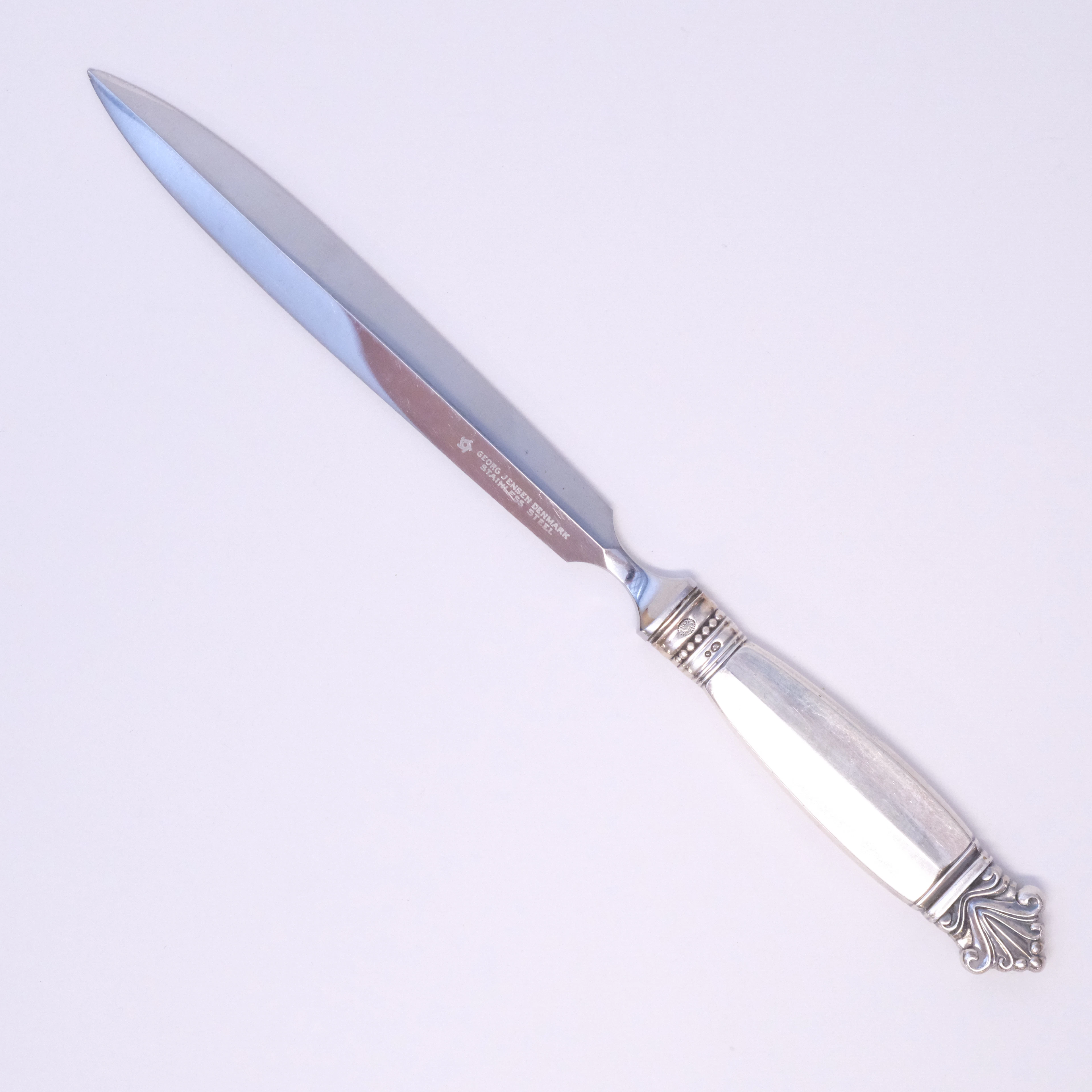 JOHAN RODHE. BREVKNIV, "DRONNING/ACANTHUS", GEORG JENSEN.
