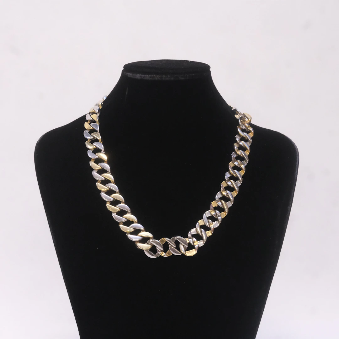 COLLIER.