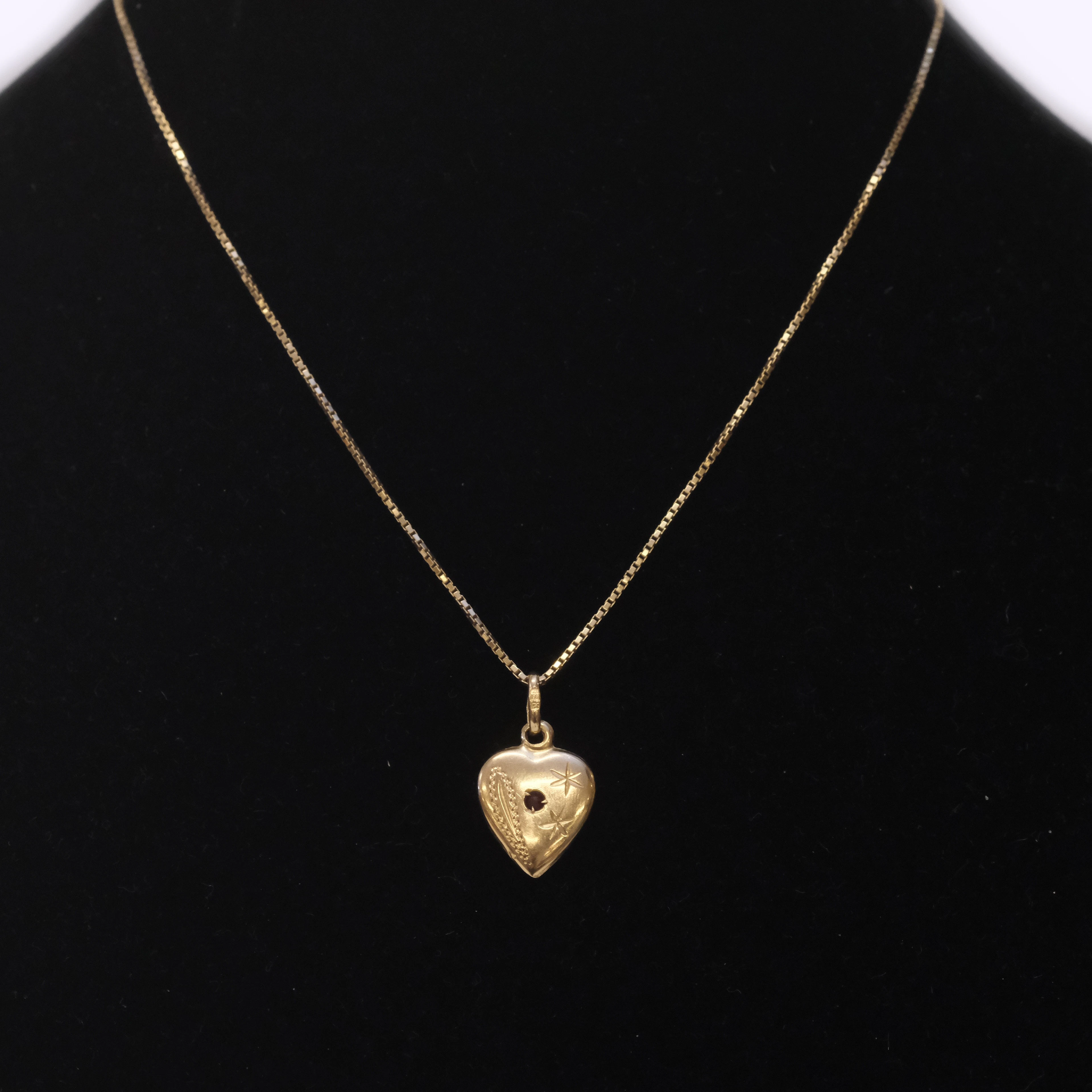 HÄNGE MED HALSKEDJA, 18K GULD.