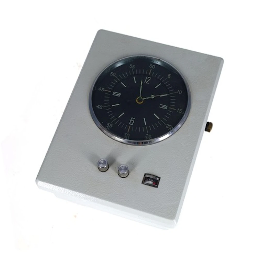 Vintage quartz electric marine clock, 4" black dial wit...