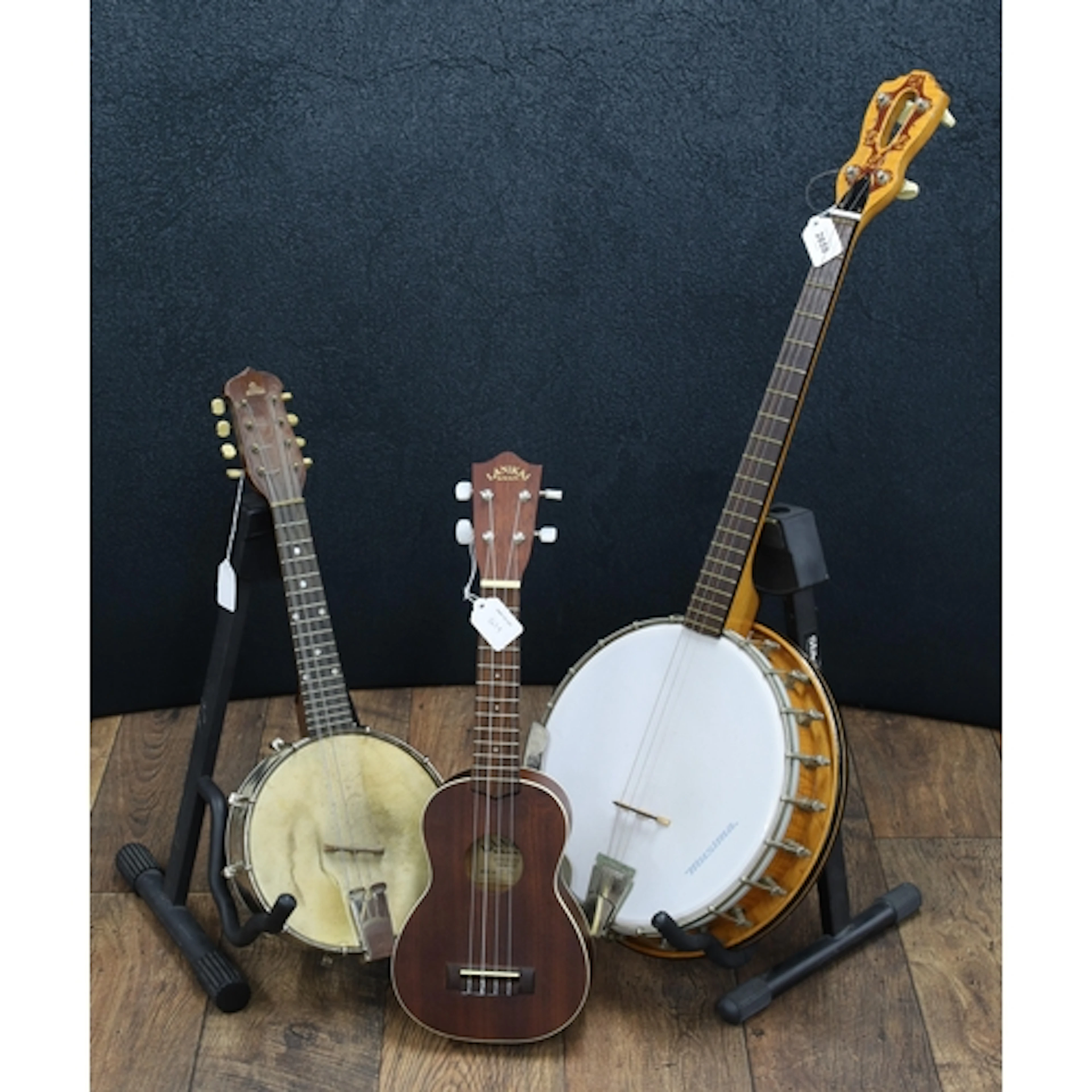 Musima tenor banjo, having a satinwood resonator and 11" ski...