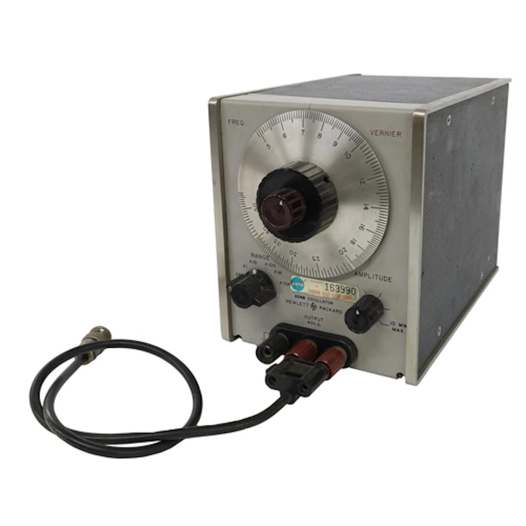 Hewlett Packard Model 204B portable solid-state electronic o...