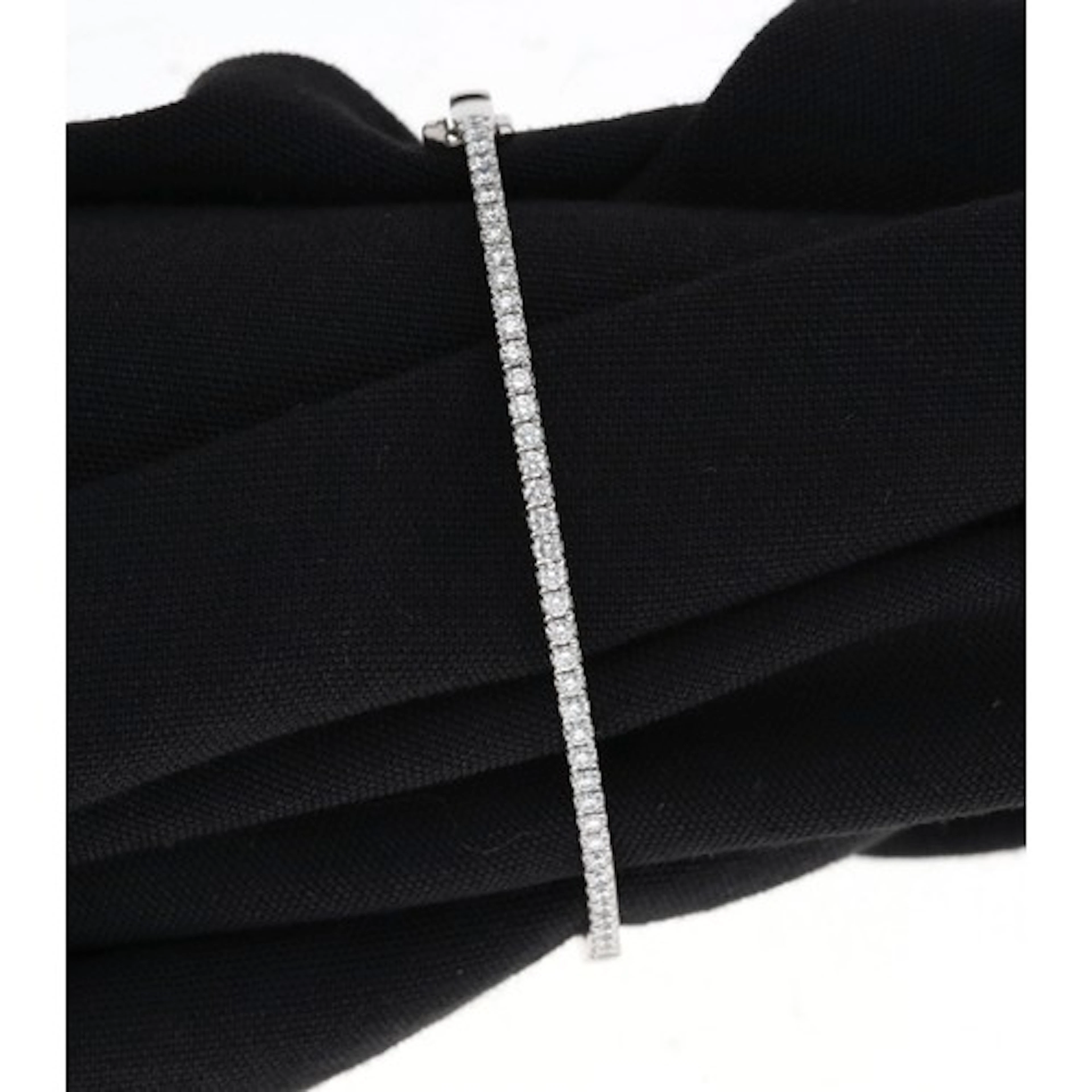 Good modern 18ct white gold diamond hinged bangle, round bri...