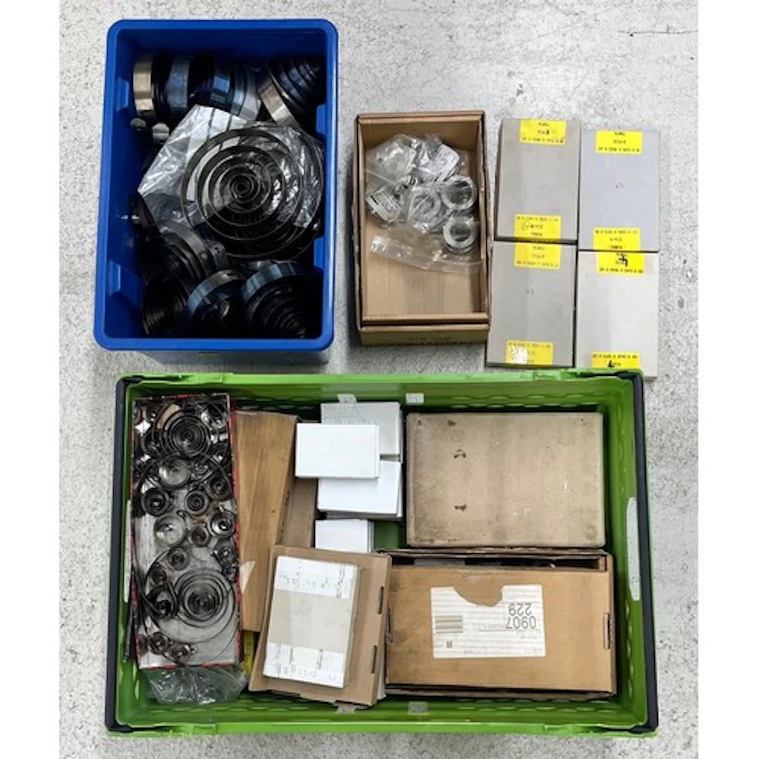 Quantity of new and used clock mainsprings