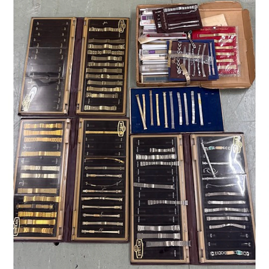 Quantity of assorted wristwatch bracelets