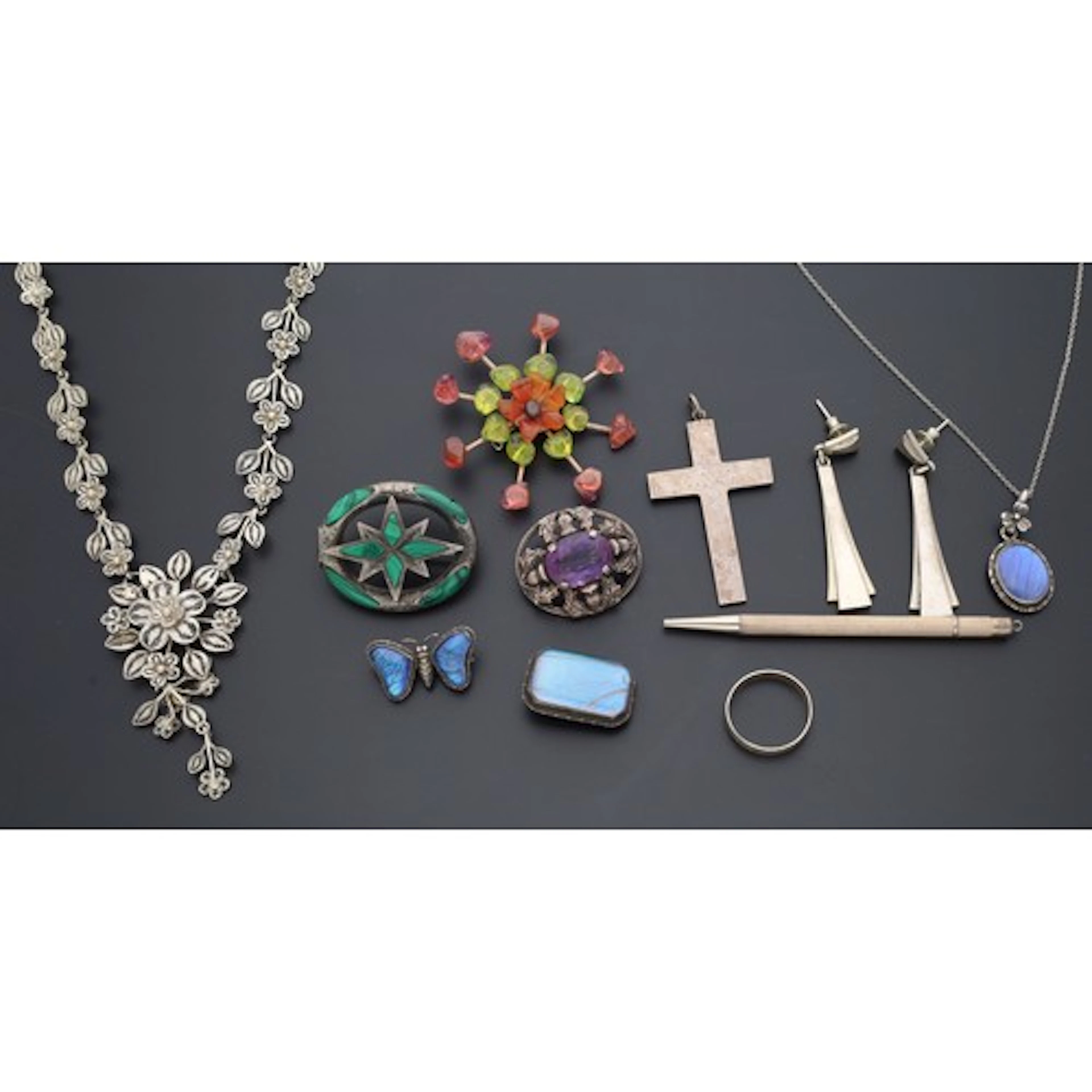 Selection of assorted silver and white metal jewellery, to i...