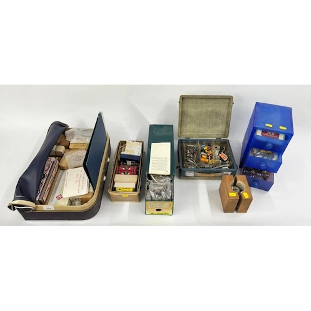 Large selection of vintage glass and metal cased quartz osci...
