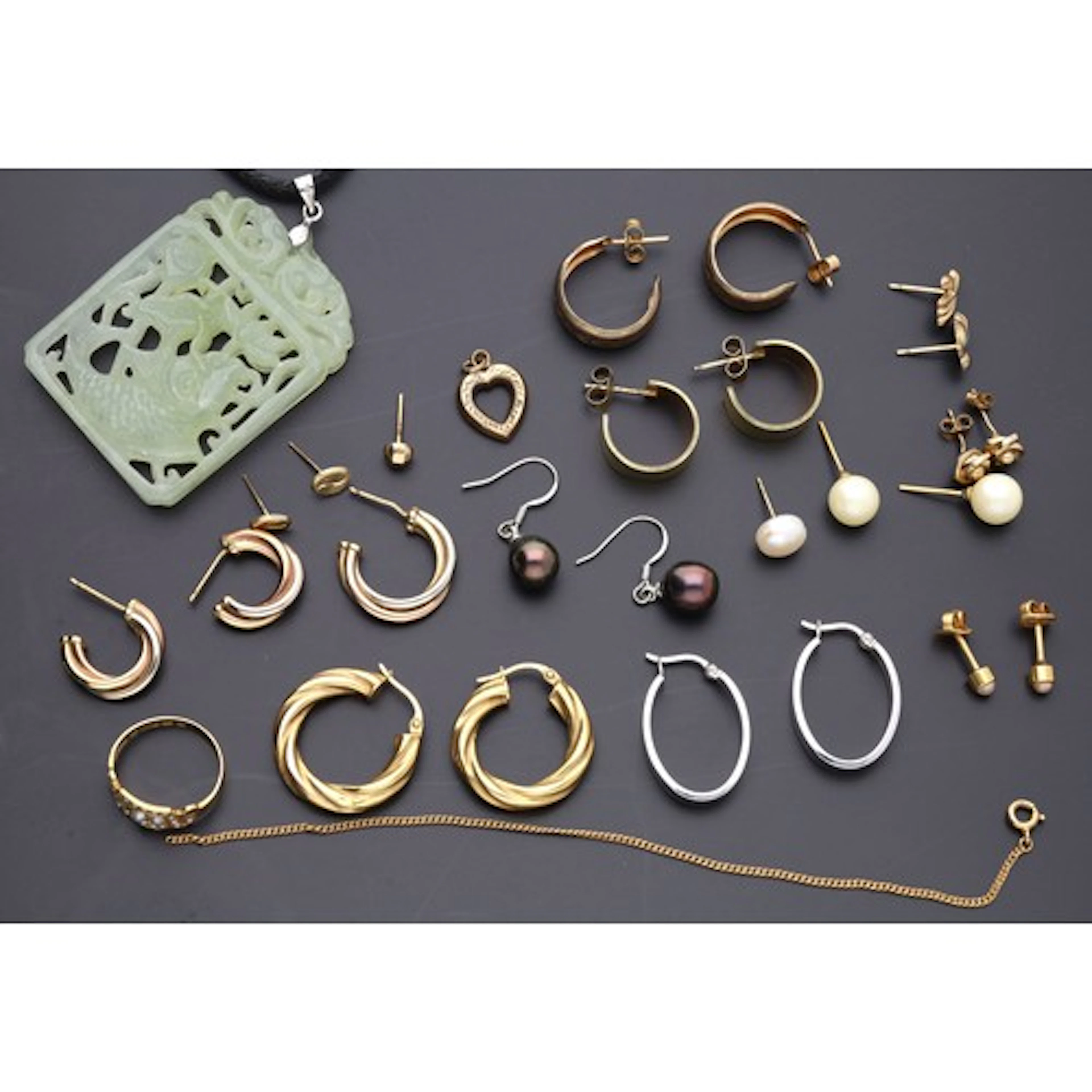 Assorted mixed jewellery, mostly earrings and 9ct, 13.4gm i...