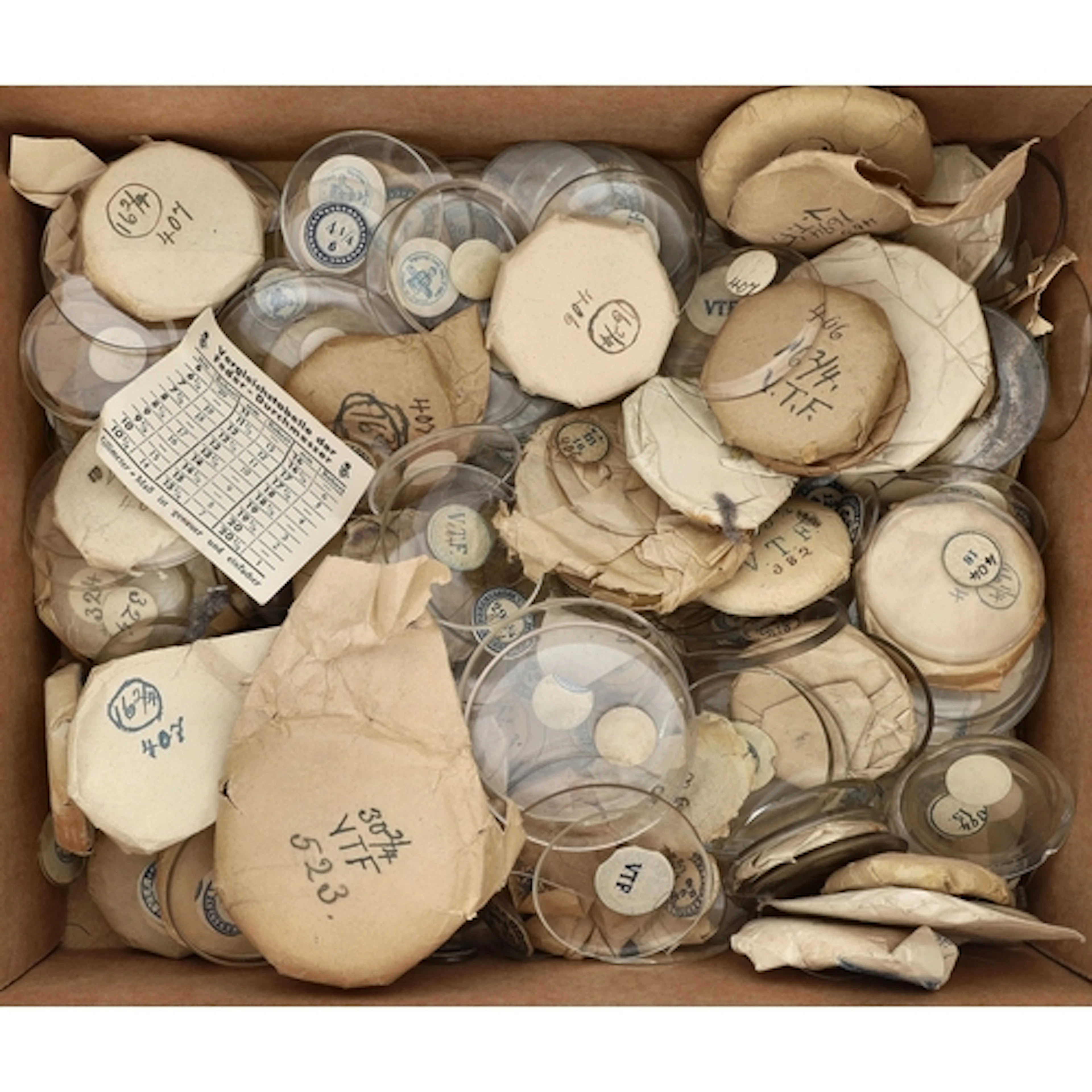Large quantity of assorted pocket watch crystals, various si...