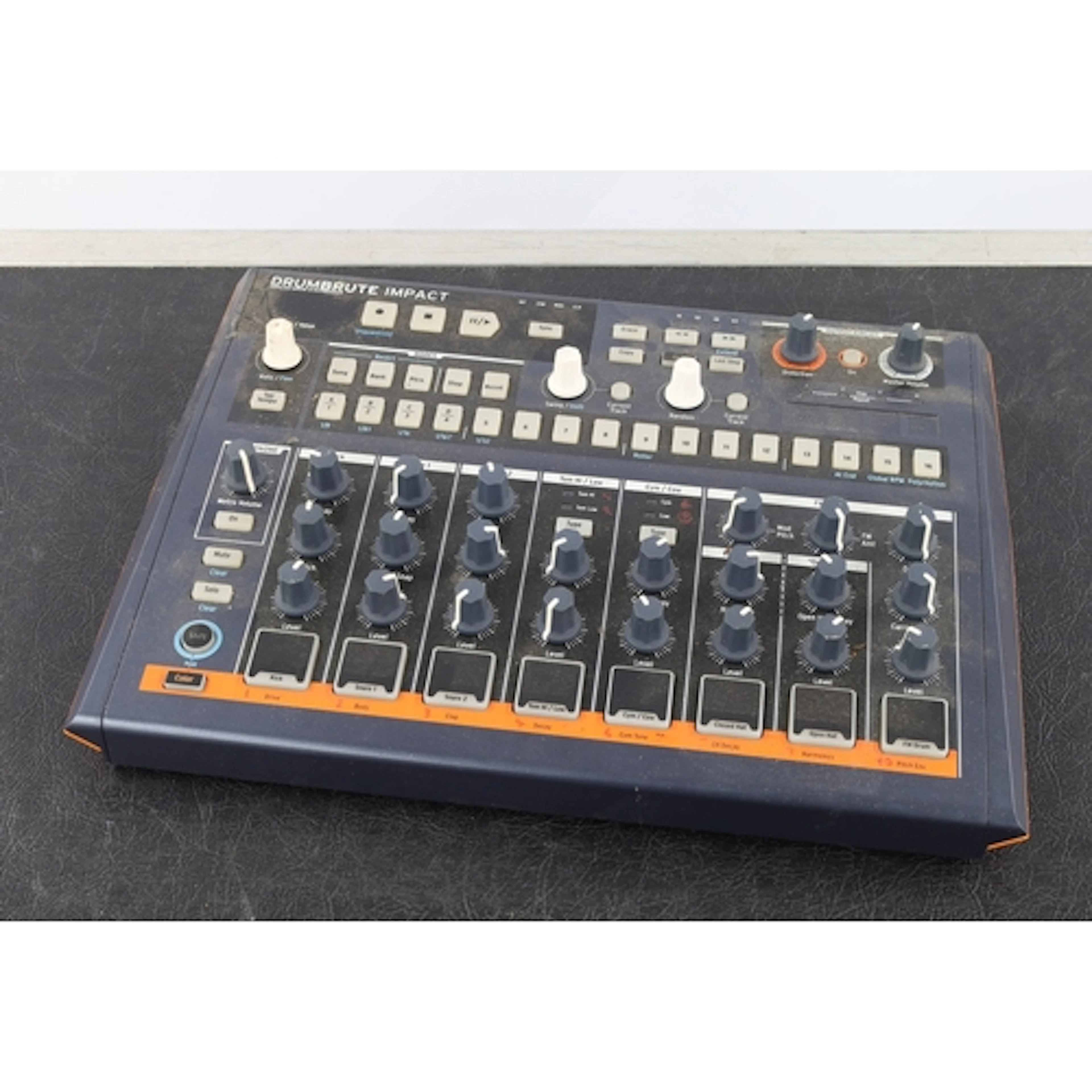 Arturia Drum Brute Impact analogue drum synthesizer...