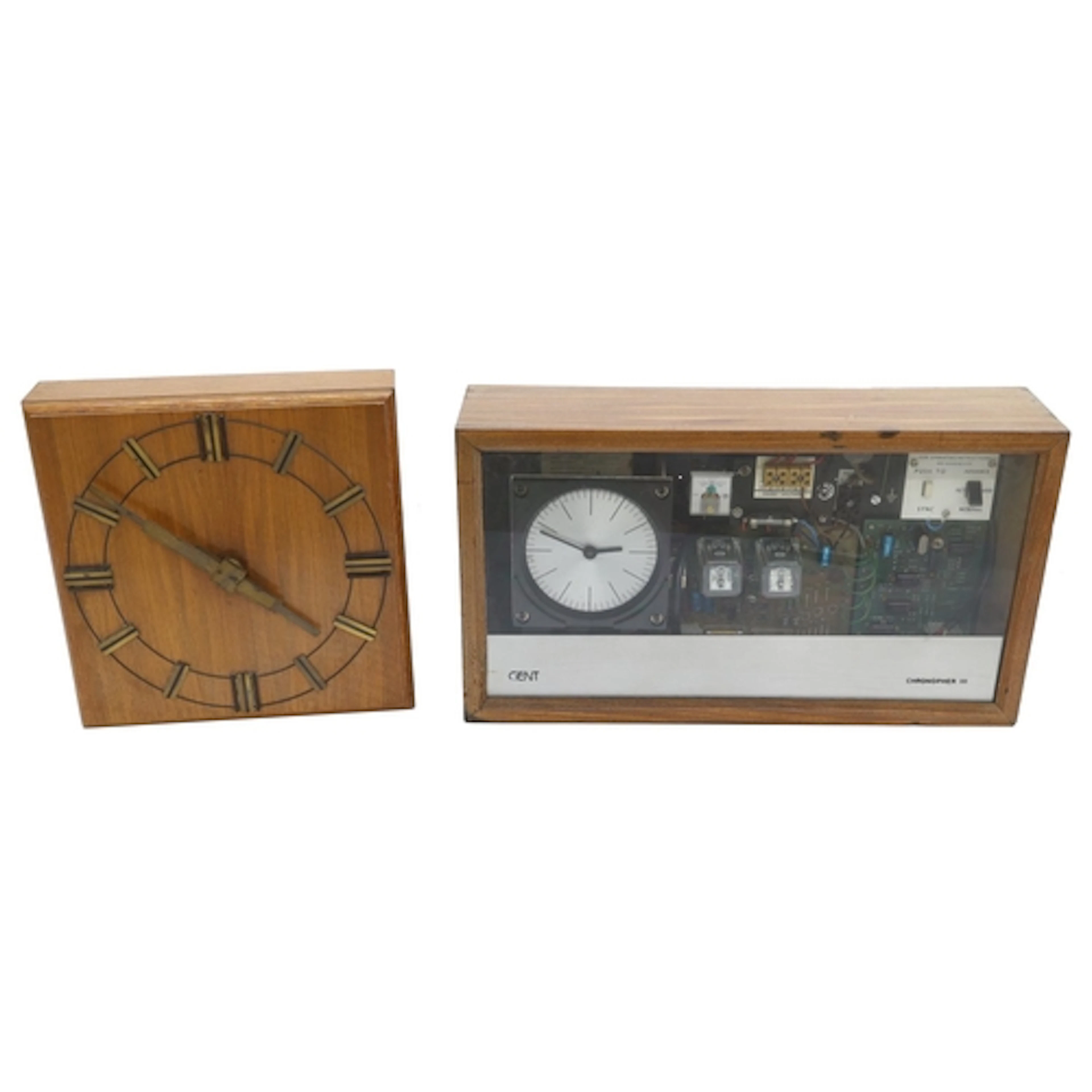 Gents of Leicester Chronopher III quartz master clock in a g...