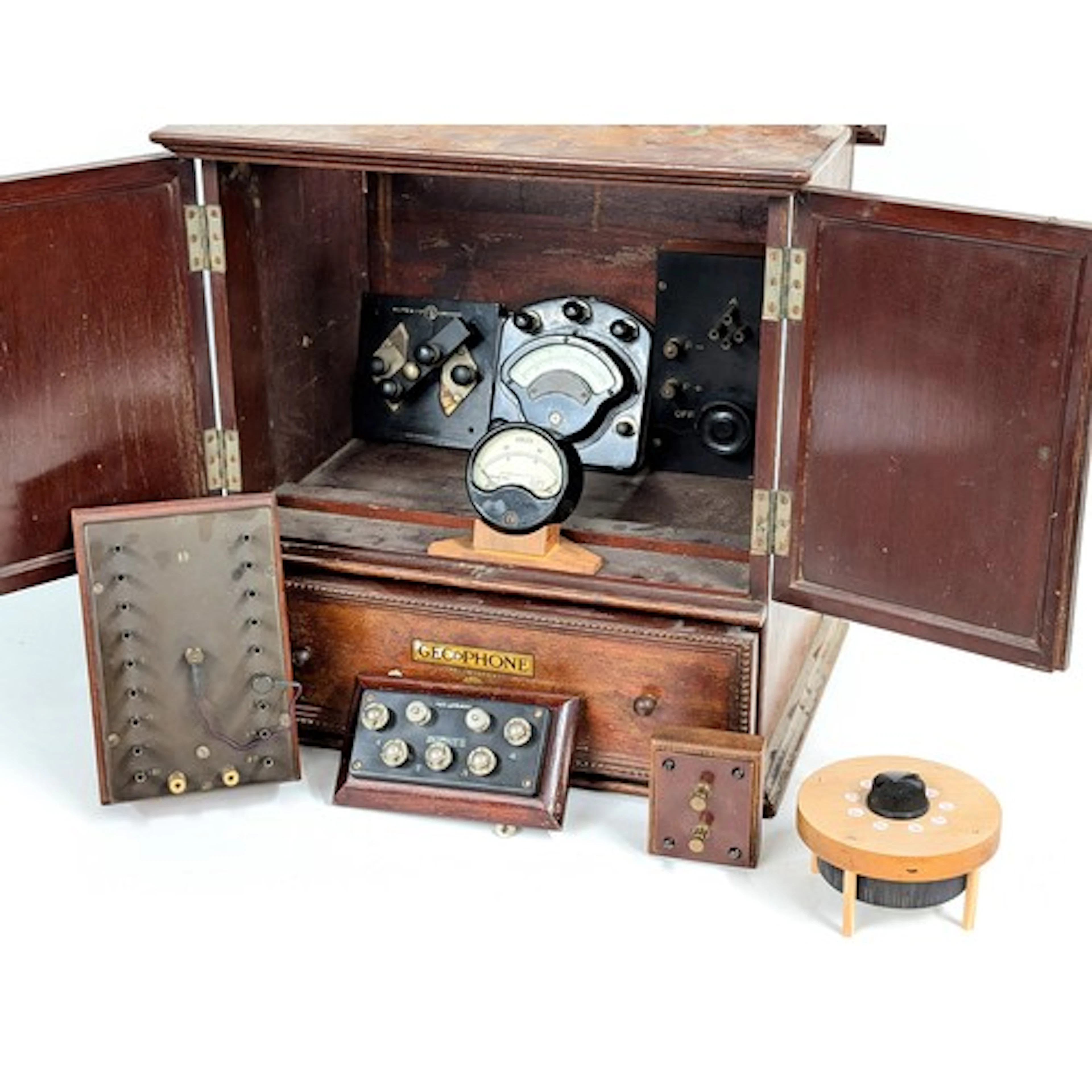 Wooden BBC Gecophone cabinet containing a selection of vinta...