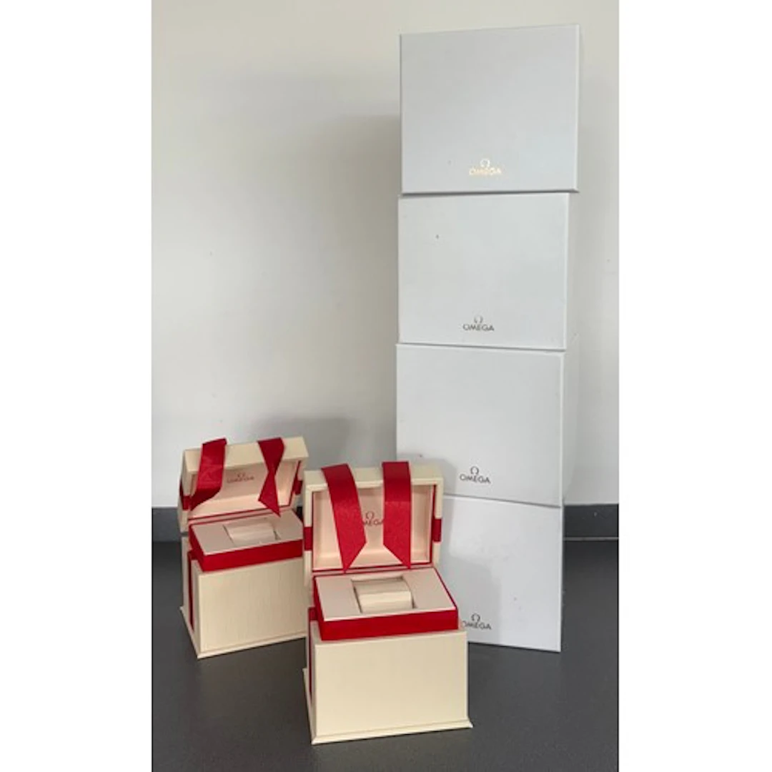 Four Omega ladies wristwatch boxes, with outer covers (4)...