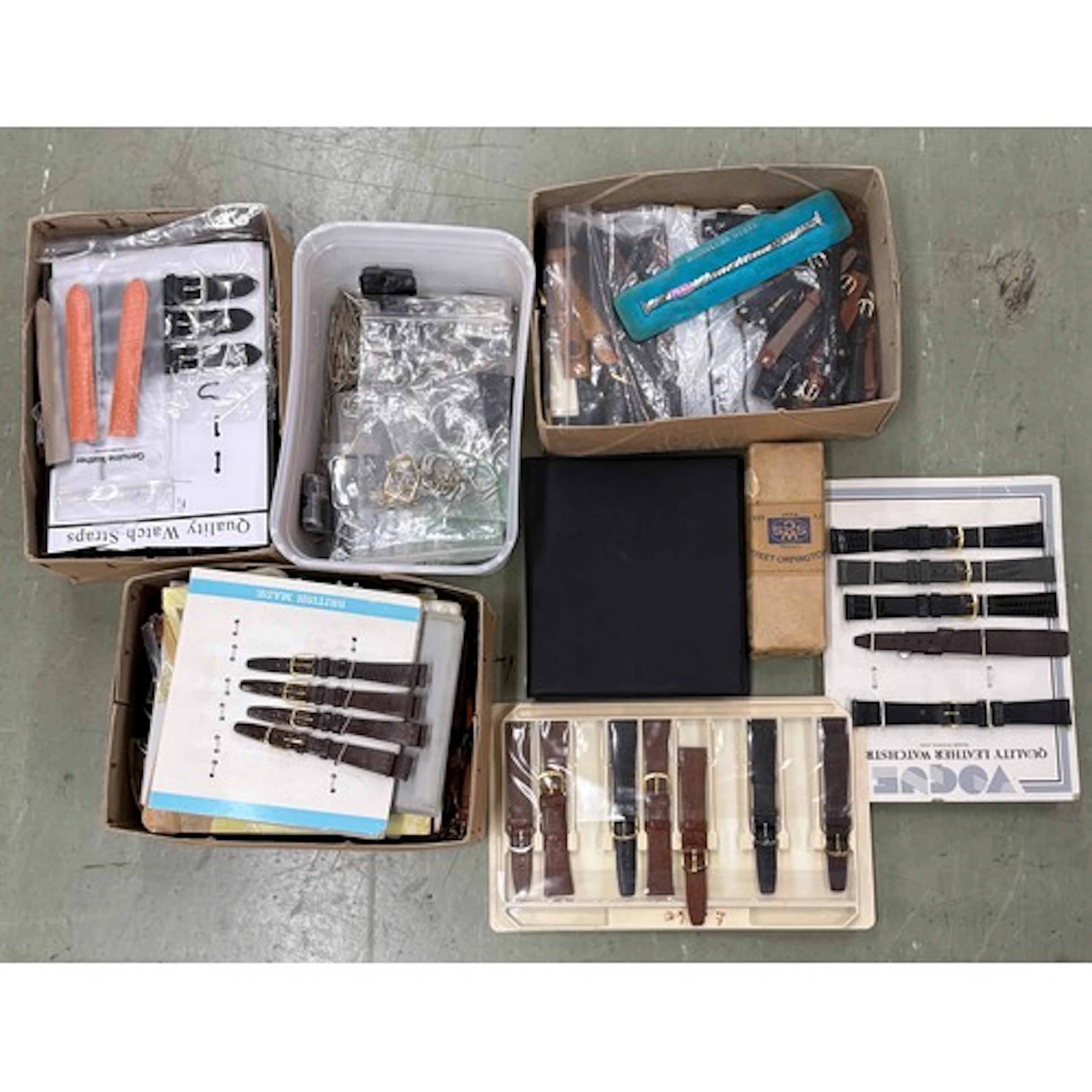 Large quantity of assorted leather and other wristwatch stra...
