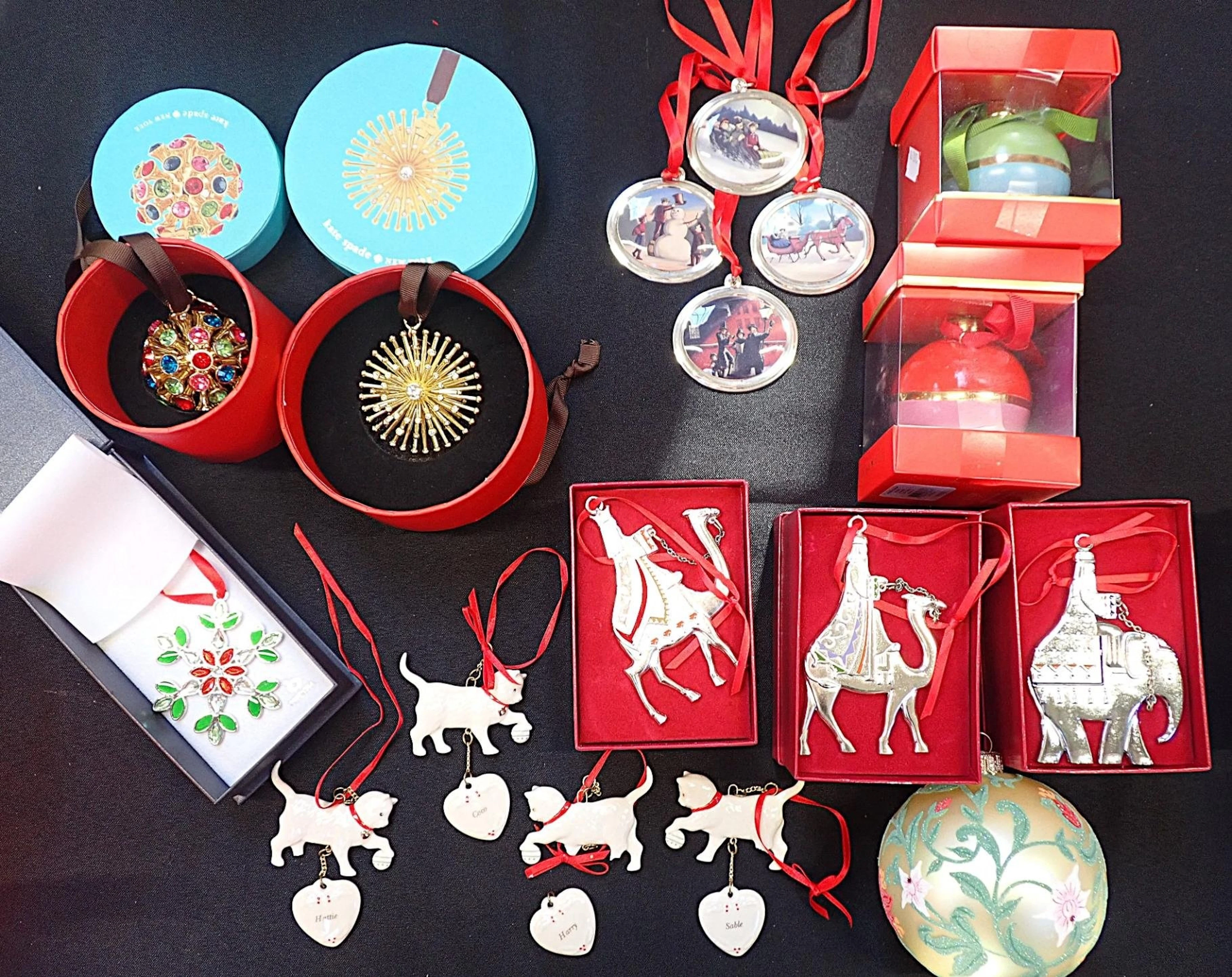 A COLLECTION OF CHRISTMAS ORNAMENTS